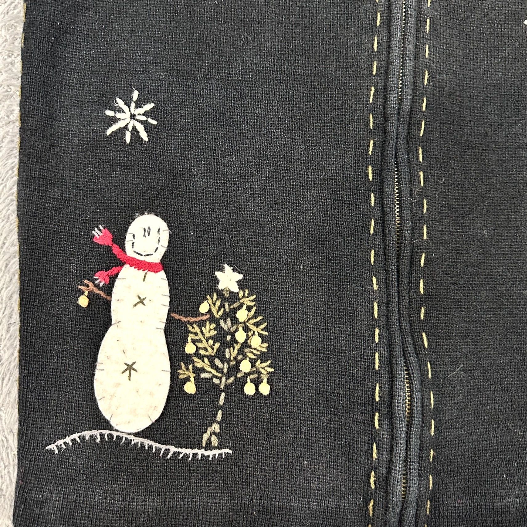 Vintage Woolrich Vest Womens S Black Embroidered Snowflake Snowman Zip Front Winter Pockets X-Mas 1990s (if applicable) Mens/Womens Size S / US 4 / IT 40 - 3 Thumbnail