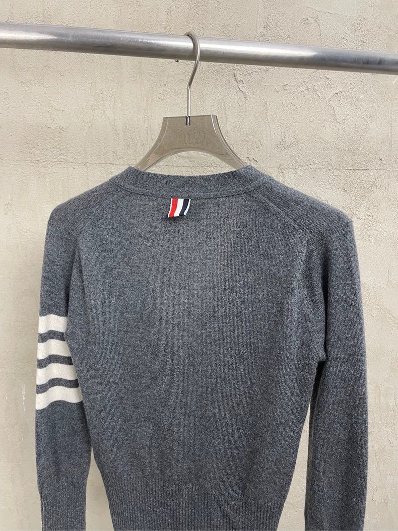 Thom Browne Thom browne Gray four-striped cashmere cardigan jacket 2504 Size XS / US 0-2 / IT 36-38 - 4 Thumbnail
