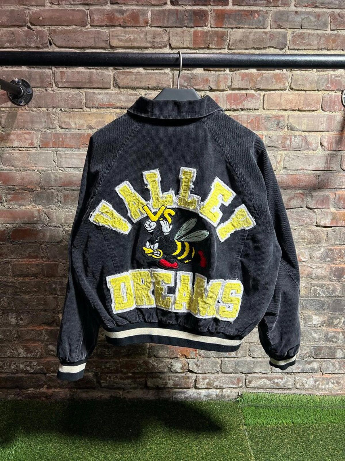 Other Vale State Angry Bee Corduroy Varsity Jacket Sz. L Size US L / EU 52-54 / 3 - 2 Thumbnail