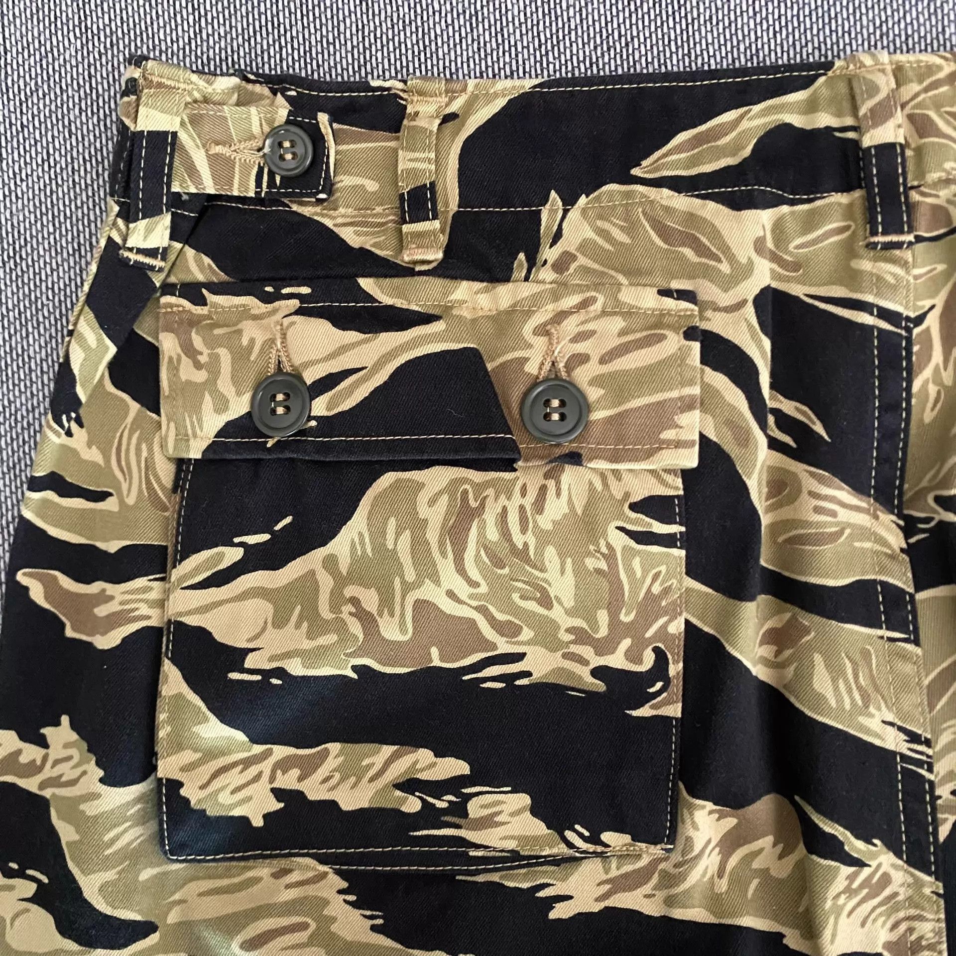Buzz Rickson's Buzz Rickson's Japan Vietnam Gold Tiger Camo Fatigue XL Size US 36 / EU 52 - 6 Thumbnail