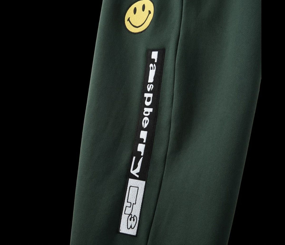 The GV Gallery The GV Gallery x GU Green Garbage Sweatpants (Medium) Size US 32 / EU 48 - 8 Thumbnail