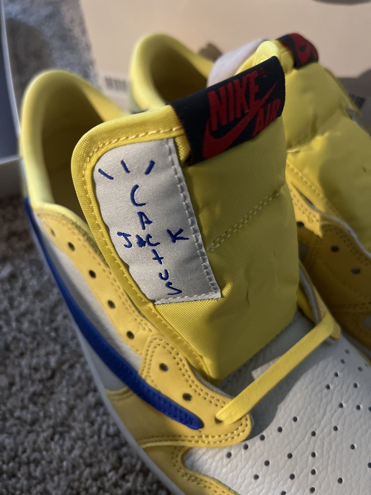 Jordan Brand × Travis Scott Jordan 1 Low Travis Scott Canary Size 10 Size US 10 / EU 43 - 10 Thumbnail