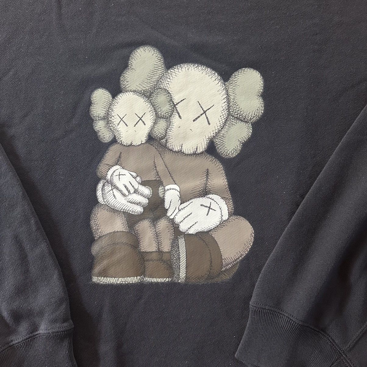 Kaws × Uniqlo Kaws x Uniqlo Longsleeve Sweatshirt Size US XL / EU 56 / 4 - 3 Thumbnail