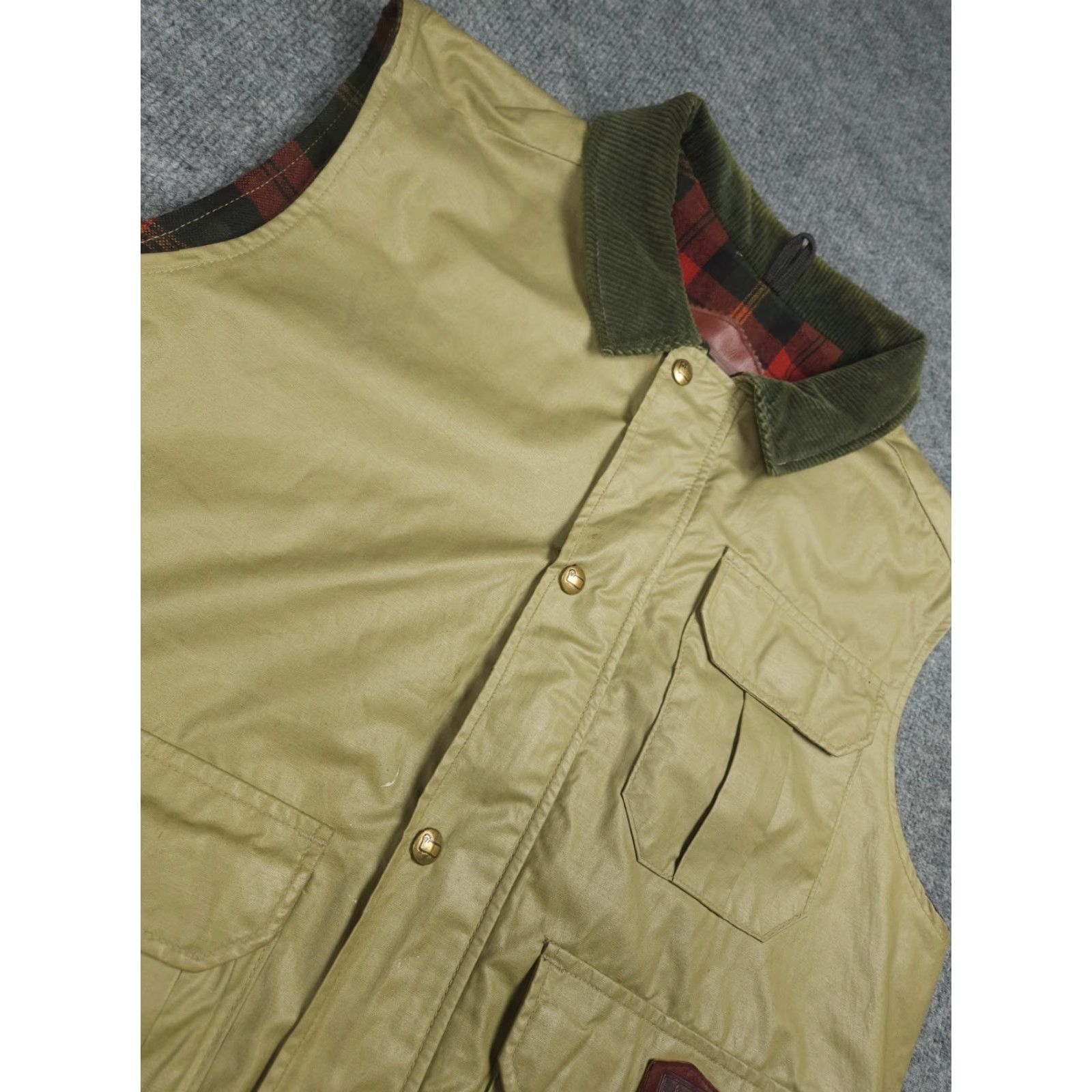 Vintage VINTAGE Woolrich Vest Mens L Beige Corduroy Collar Plaid Wool Lined Woolrich Woolen Mills Vest Military Hunting Men (~) Size US L / EU 52-54 / 3 - 3 Thumbnail