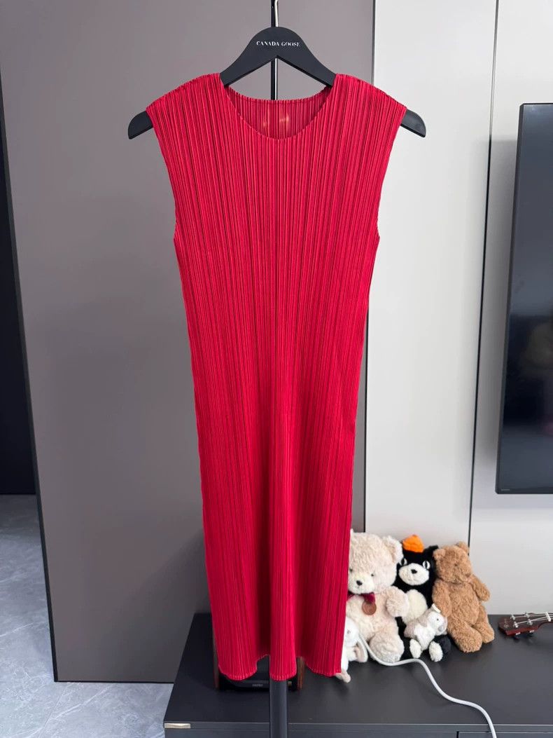 Issey Miyake Issey Miyake size:2 Red dress Size S / US 4 / IT 40 - 1 Thumbnail