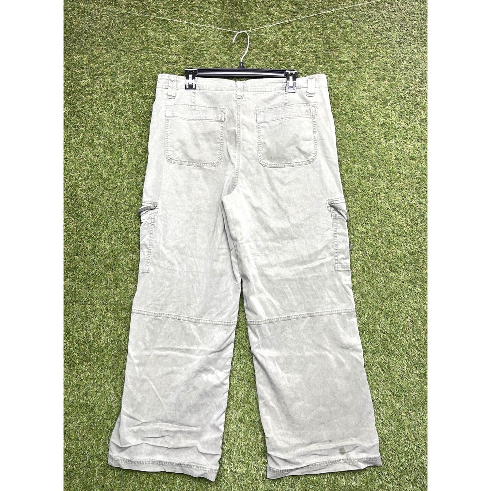 American Eagle Outfitters American Eagle Outfitters Pants Womens 14 Wide-Leg Cargo Streetwear Bohemian Outdoor Flat Front Green 30in Inseam Mens? Womens Size 36" / US 14 / IT 50 - 2 Thumbnail