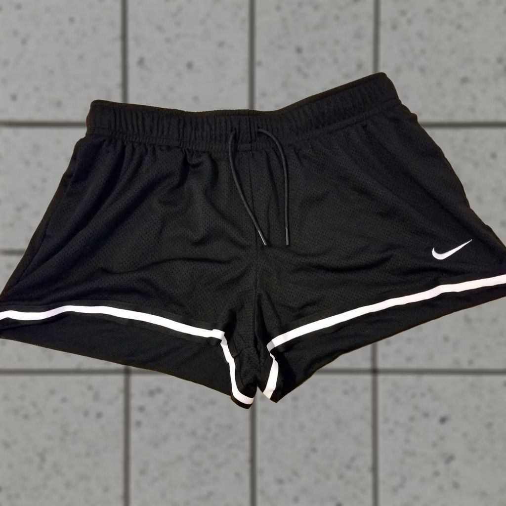Nike Nike Womens Shorts M Medium Black Athletic Gym Workout Size 32" / US 10 / IT 46 - 1 Thumbnail
