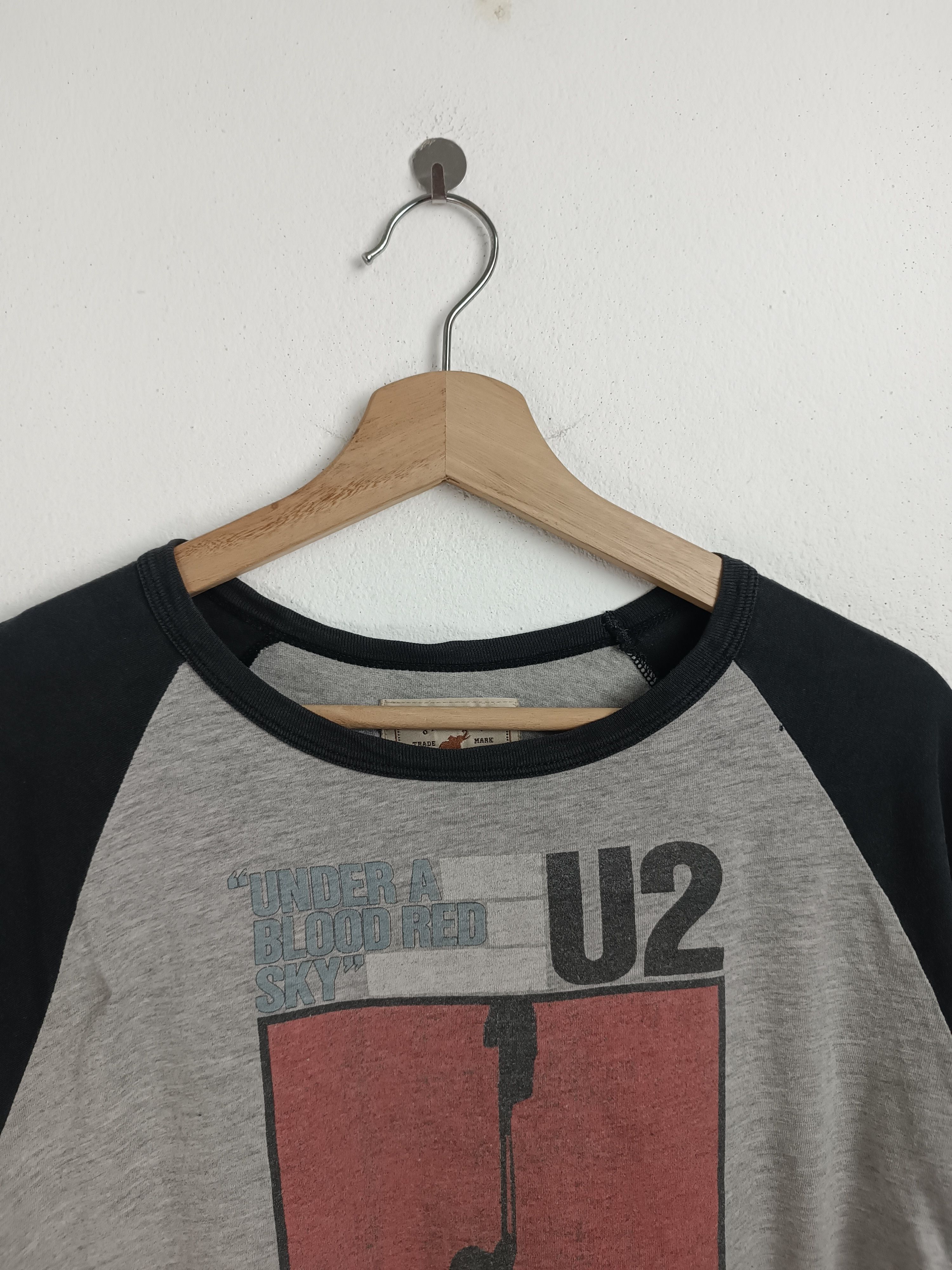 Band Tees THRASHED FADED VINTAGE U2 BLOOD RED SKY VERY RARE Size US L / EU 52-54 / 3 - 17 Thumbnail