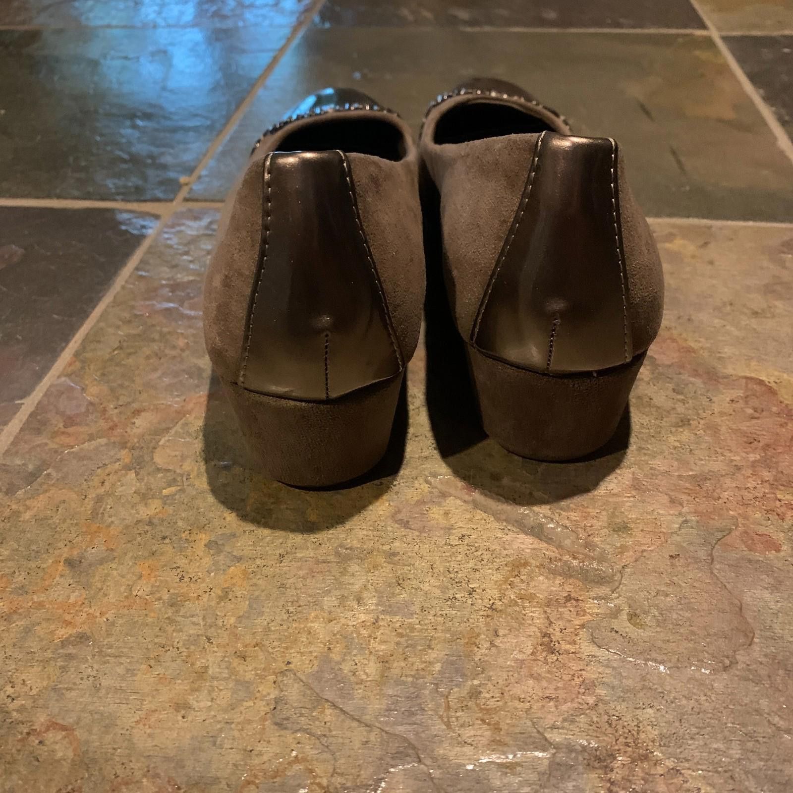 Designer ANNE KLEIN Akmaysel iFlex Brown Cap Toe Flats - Sz 8M (S636) Size US 8 / IT 38 - 2 Thumbnail