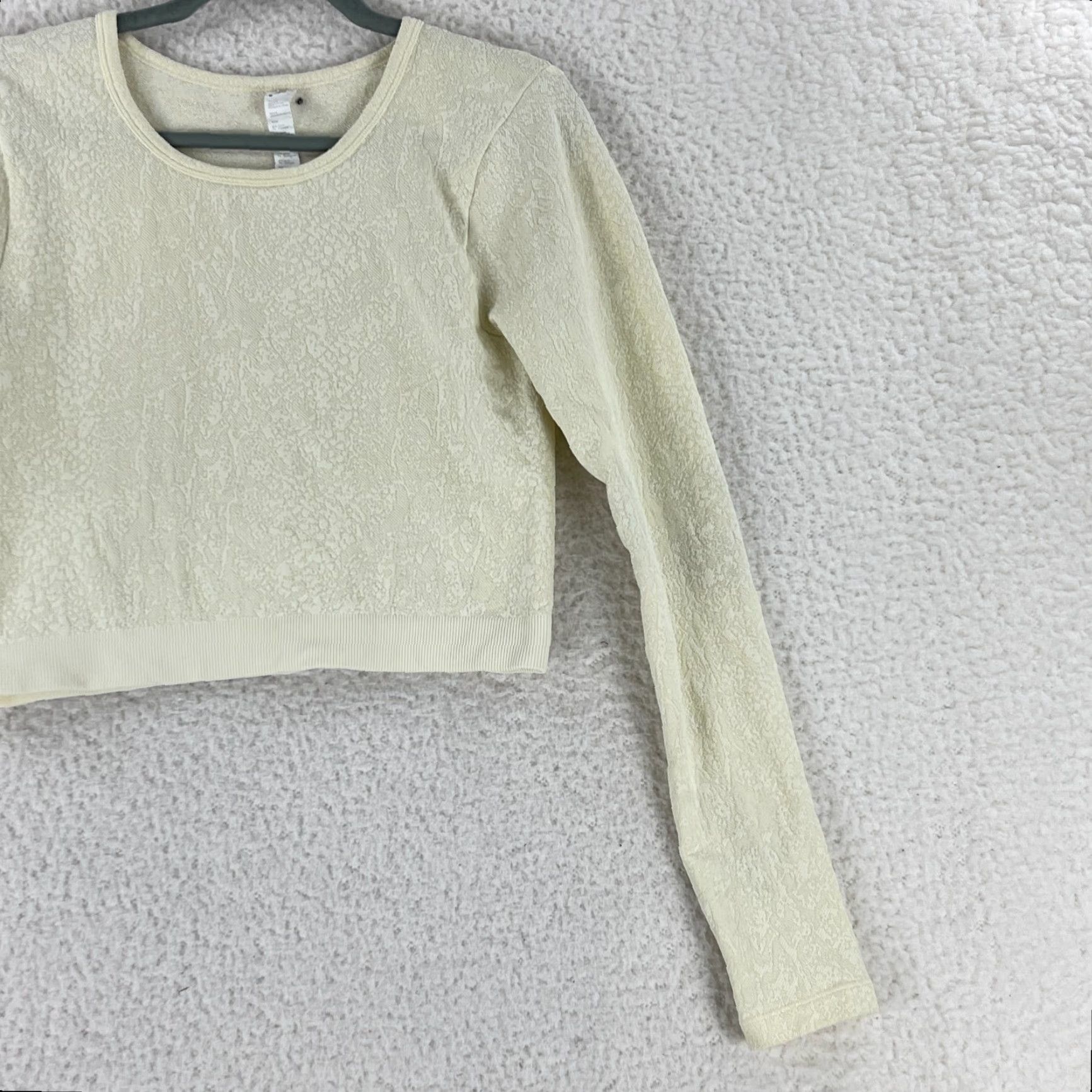 Fabletics Fabletics Shirt Womens XL Ivory Lace Print River Seamless Crop Long Sleeve Size XL / US 12-14 / IT 48-50 - 3 Thumbnail