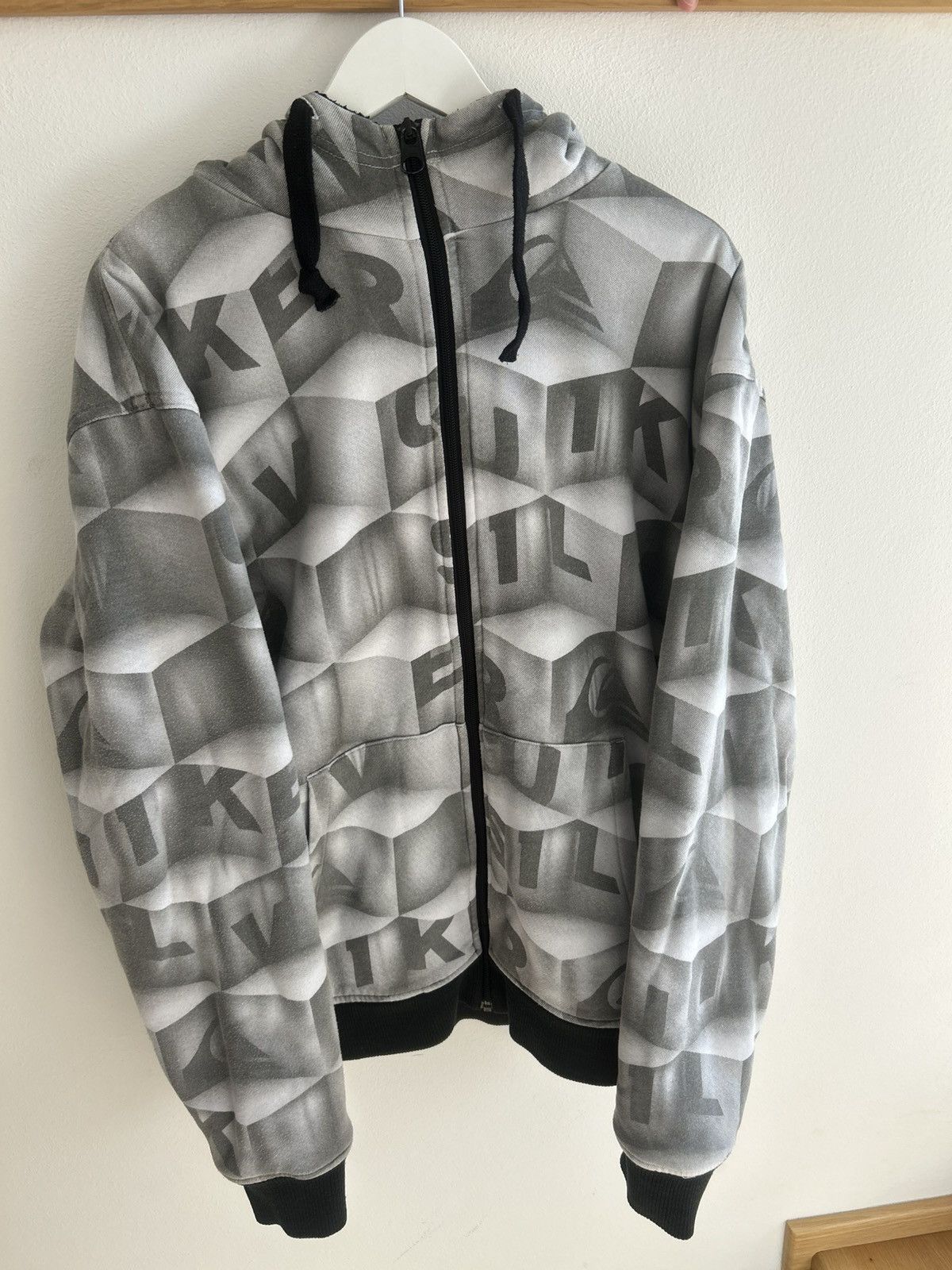 Quiksilver Vintage Quicksilver Monogram Y2K zip up hoodie Size US XL / EU 56 / 4 - 1 Thumbnail