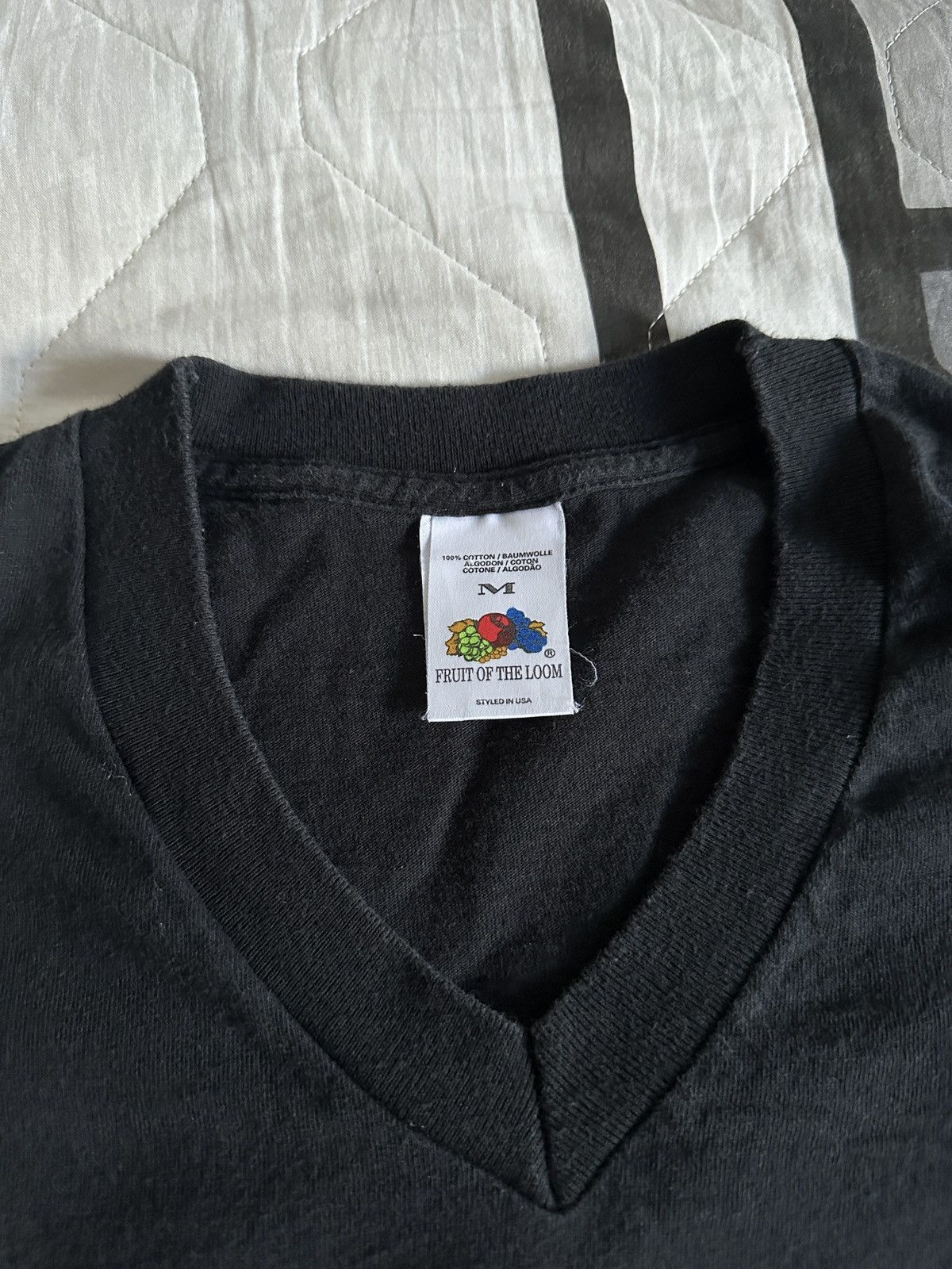 Fruit Of The Loom × Vintage Fruit of The Loom Single Stitch 80s - 90s V Neck T Shirt Size US S / EU 44-46 / 1 - 4 Thumbnail