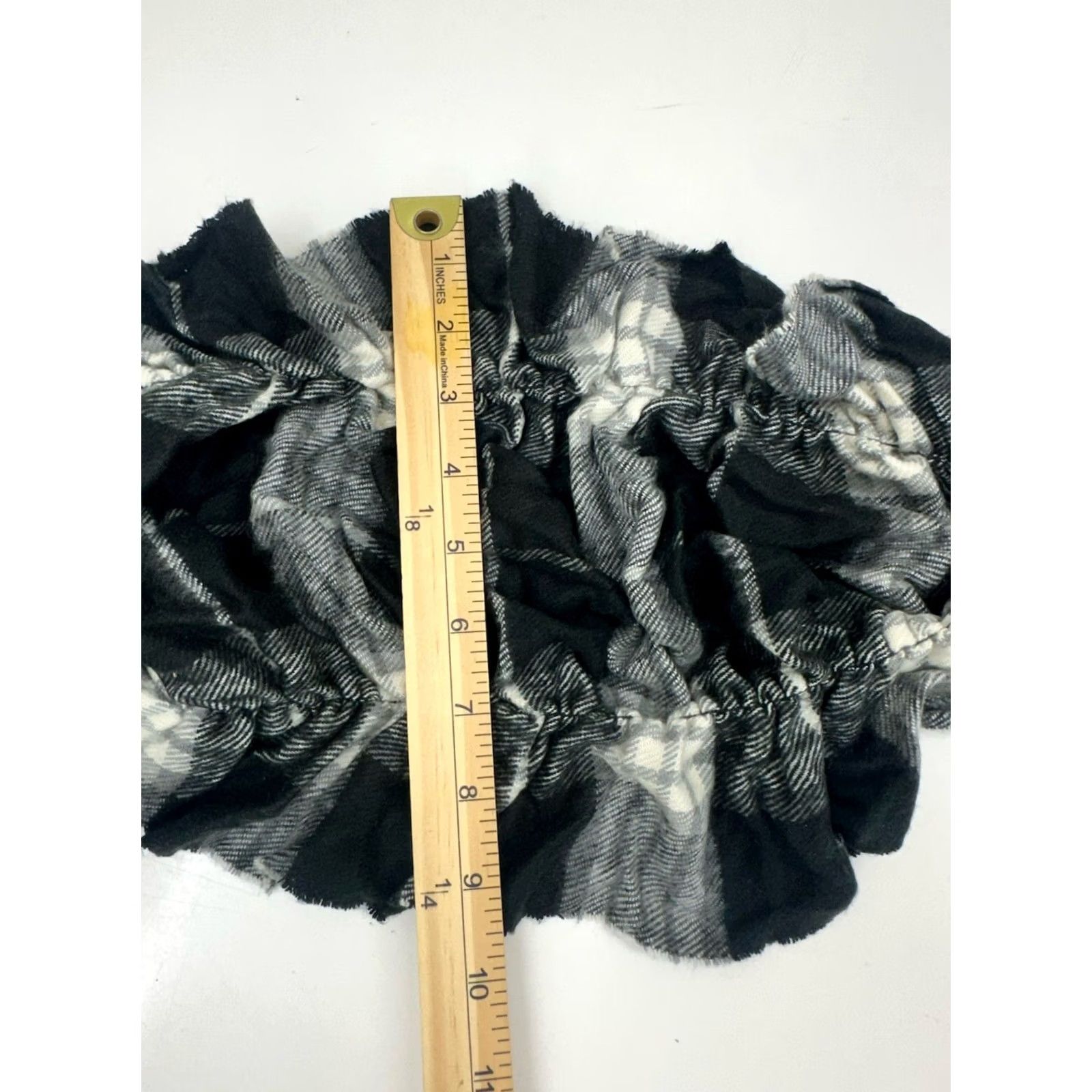 Vintage Unbranded Womens Scarf One Size Black Gray Plaid Acrylic Fringe Soft Size ONE SIZE - 6 Thumbnail