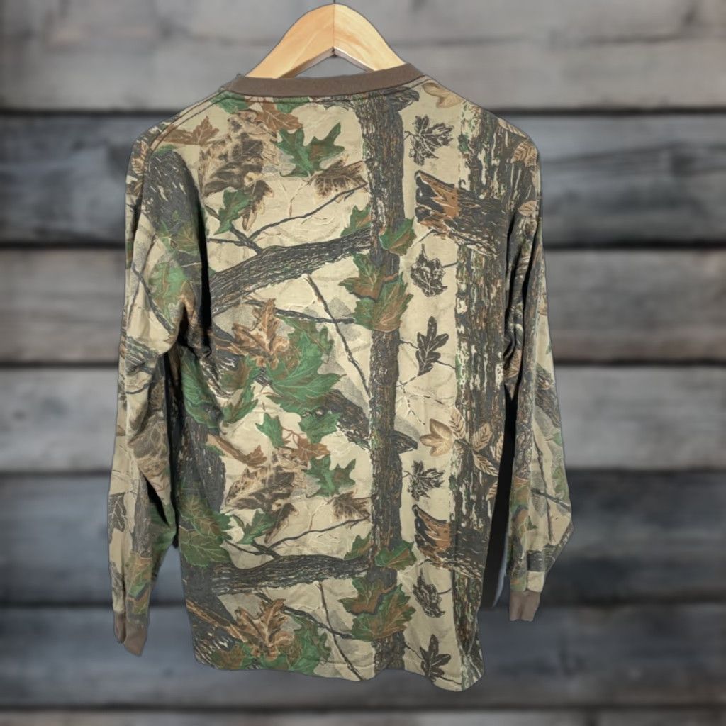 Vintage VINTAGE Ace Sportswear 80s Camouflage Pocket Long Sleeve T-Shirt L Green 50/50 90s Grunge Nature Outdoor 80s Mens Size US L / EU 52-54 / 3 - 1 Thumbnail