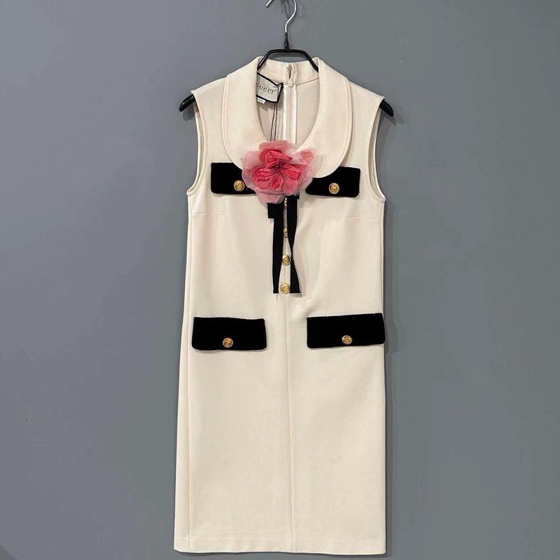 Gucci Flower beige gold buckle sleeveless dress