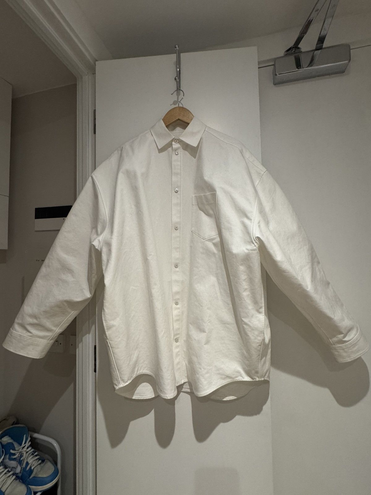 Balenciaga 1500$ Balenciaga white over shirt incredibly baggy fit Size US XS / EU 42 / 0 - 2 Thumbnail