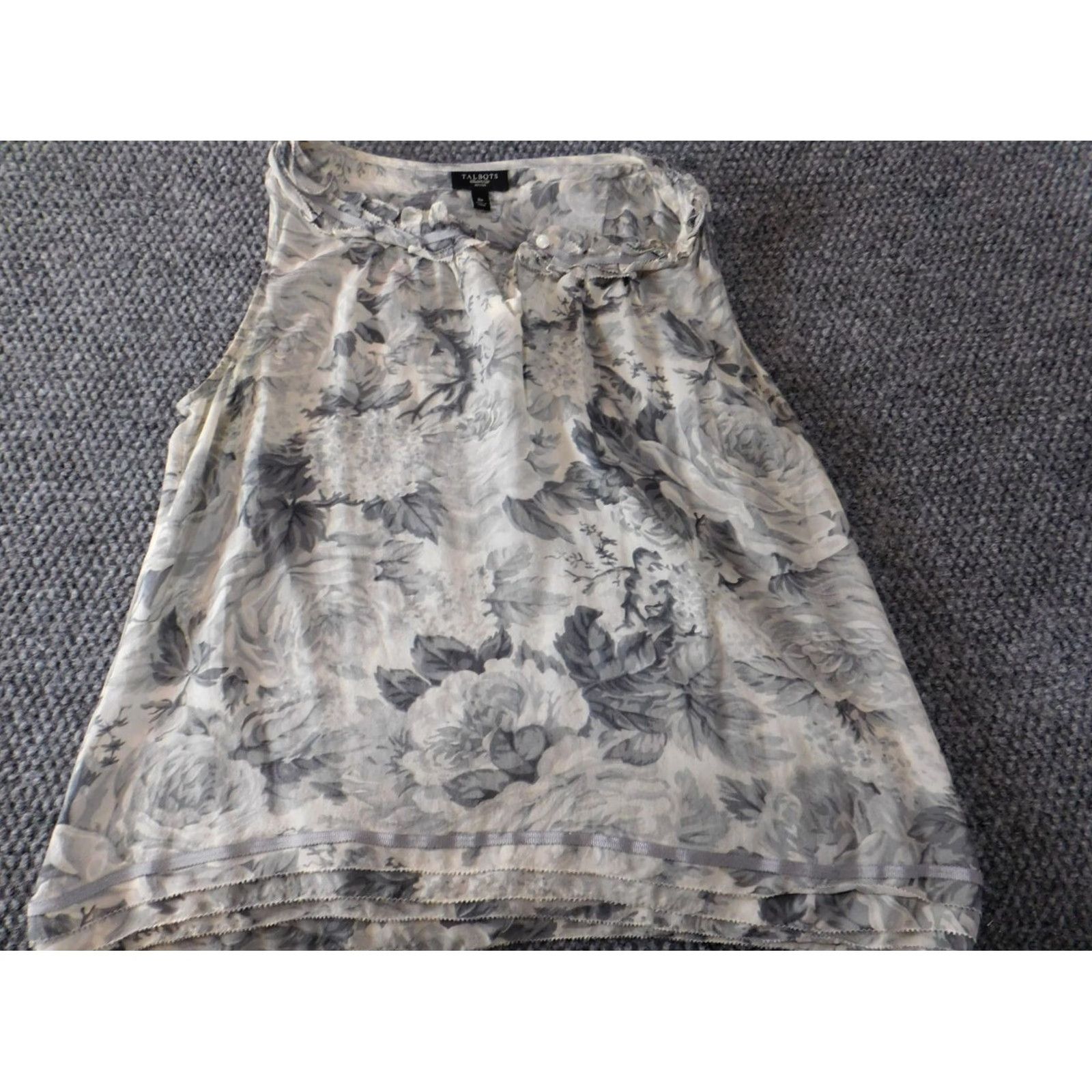 Talbots Talbots Blouse Petites 8P Gray Floral Silk Rayon Crew Neck Short Sleeve Pullover Casual Women’s Top Size M / US 6-8 / IT 42-44 - 3 Thumbnail