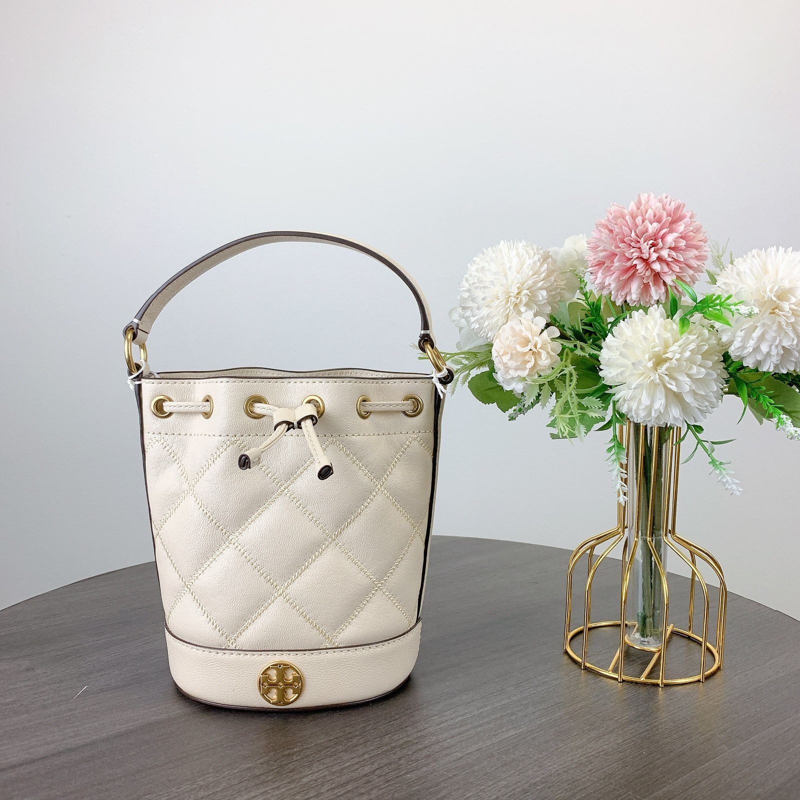 Tory Burch TORY BURCH 148249 WILLA MINI LEATHER QUILTED BUCKET Size ONE SIZE - 3 Thumbnail