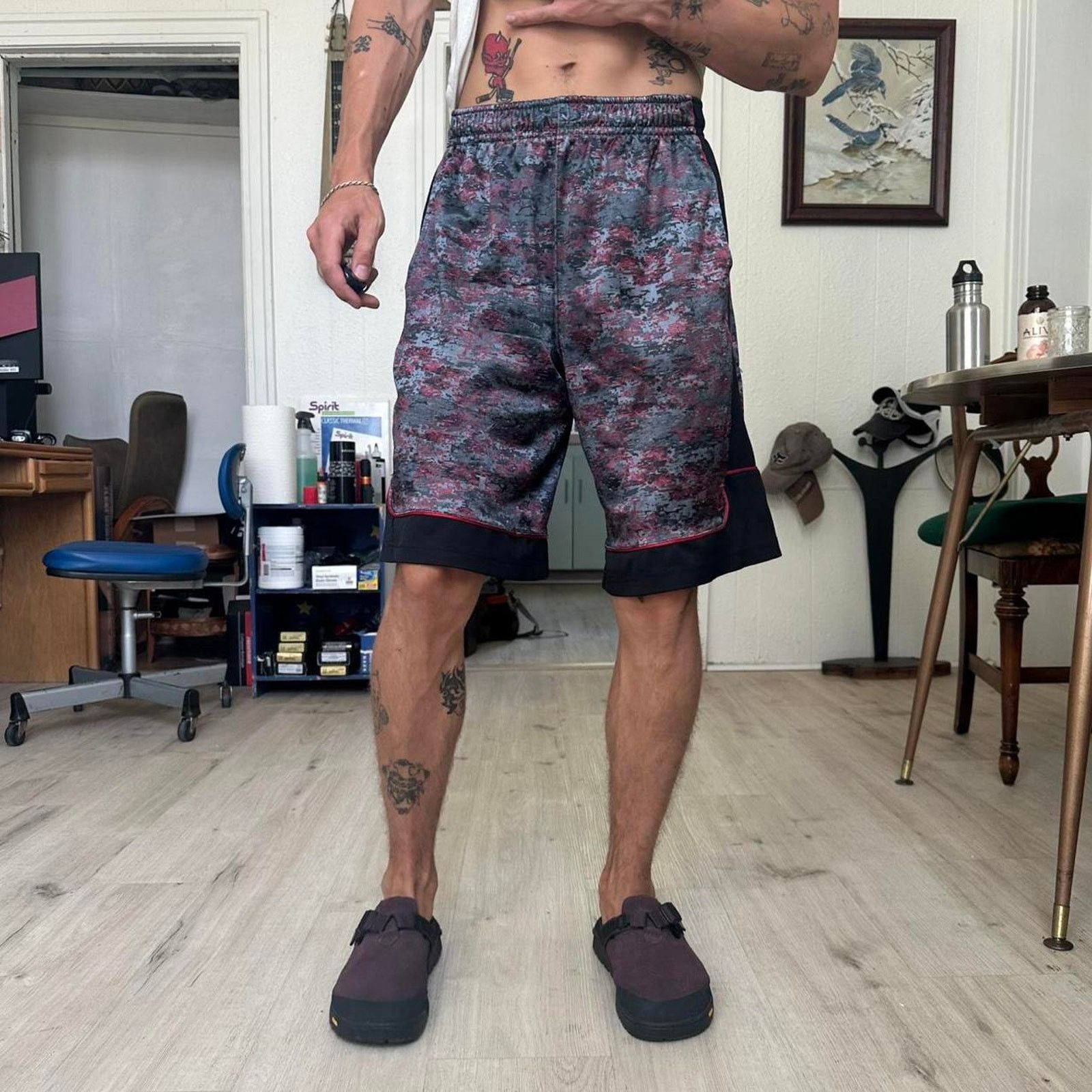 Vintage Vintage Y2K Grey Red Digi Camo Long And1 Basketball Shorts Size US 28 / EU 44 - 2 Thumbnail