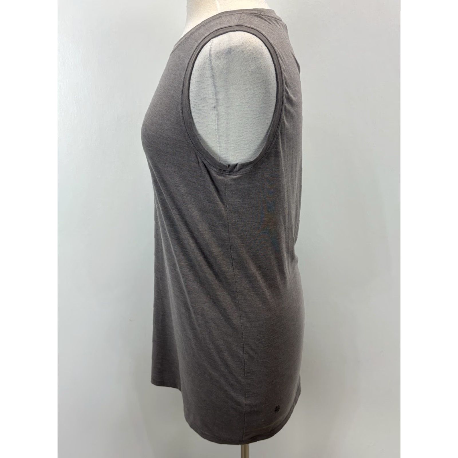 Athleta VINTAGE Athleta Vital Tank Top Shirt Womens Medium Tall Gray MT Muscle Sleeveless Longer Length Pullover Gym & Training Activewear M Tall Women Size M / US 6-8 / IT 42-44 - 2 Thumbnail