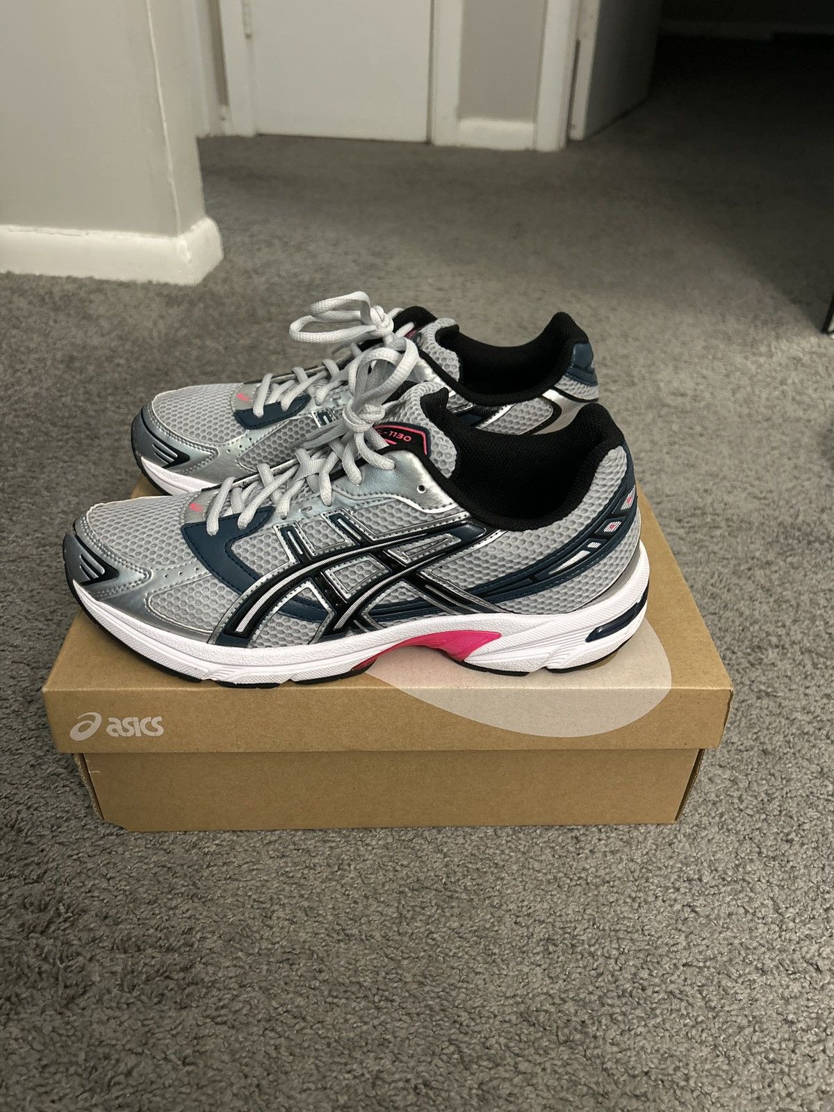 Asics Asics navy teal pink Size US 9 / EU 42 - 2 Thumbnail