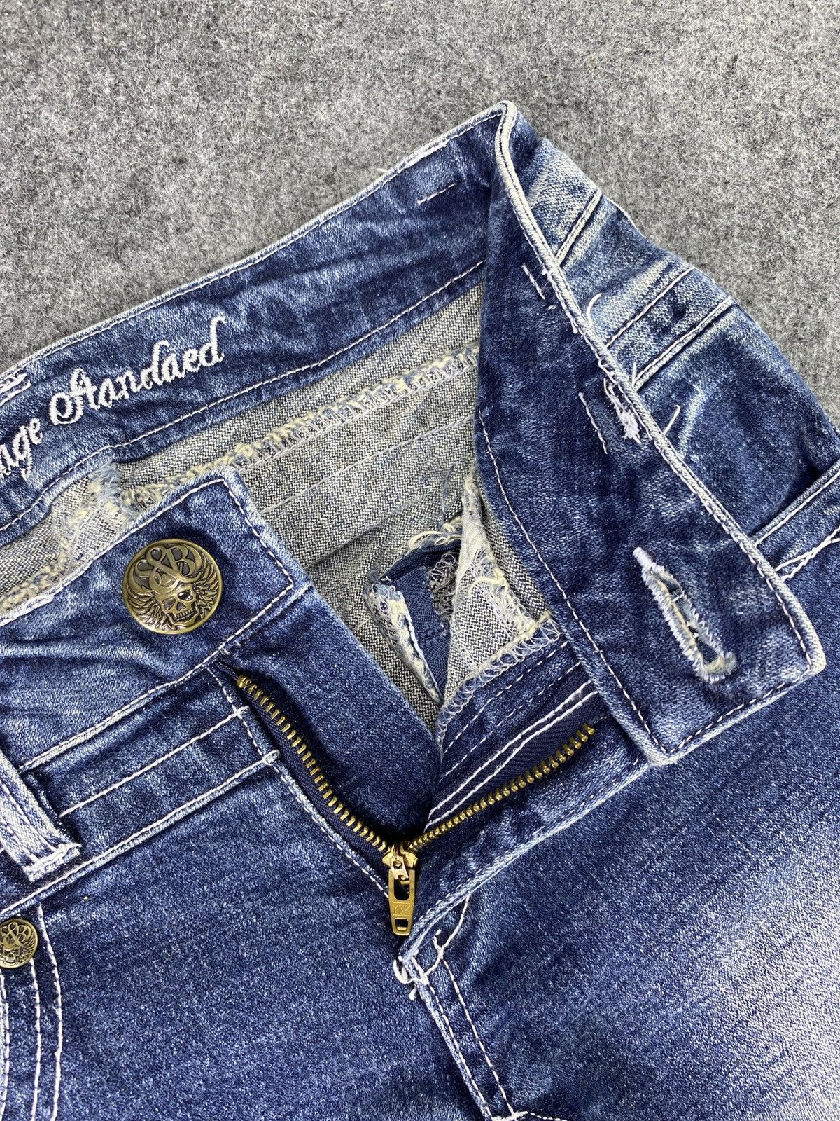 Japanese Brand × Jean Skull Button Sky Bomber Blue Wash Flare Jeans - J1061 Size 27" / US 4 / IT 40 - 7 Thumbnail