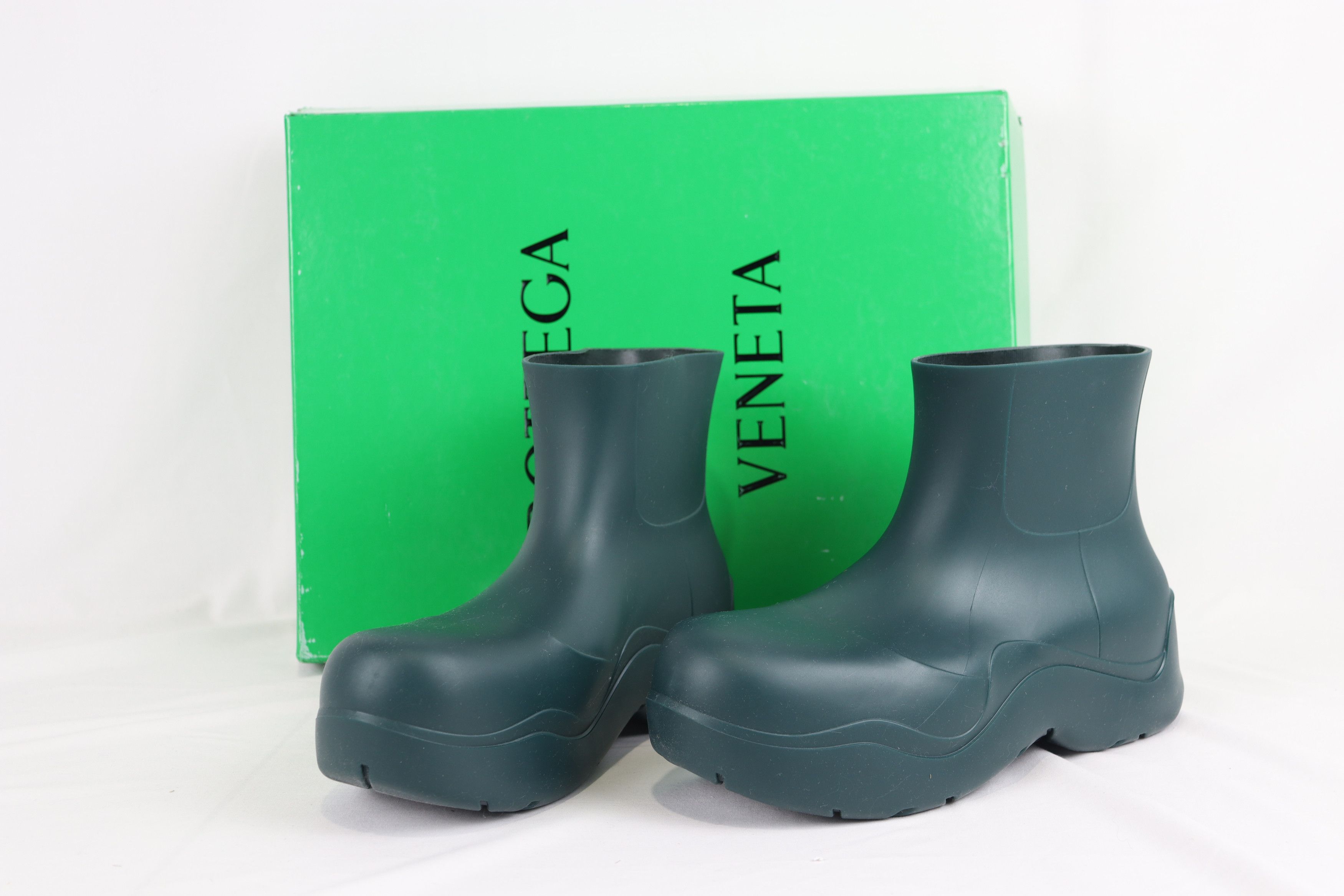 image of Bottega Veneta O1Rshd11223 Puddle Ankle Boot With Matt Rubber In Inkwell, Men's (Size 9)
