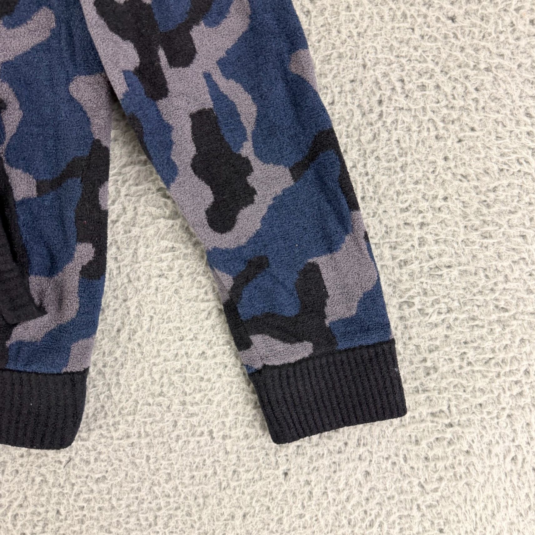 Vintage Barefoot Dreams CozyChic Ultra Lite Bomber Sweater Womens XS Blue Camo LS Long Sleeve Knit Cardigan Casual, Bohemian, 90s Womens Size XS / US 0-2 / IT 36-38 - 4 Thumbnail