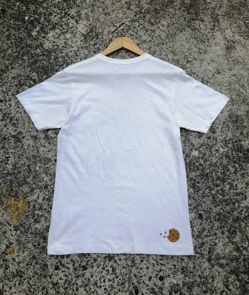 Kaws × Uniqlo Uniqlo X Kaws Sesame Street Cookie Monster Tee Size US S / EU 44-46 / 1 - 2 Thumbnail