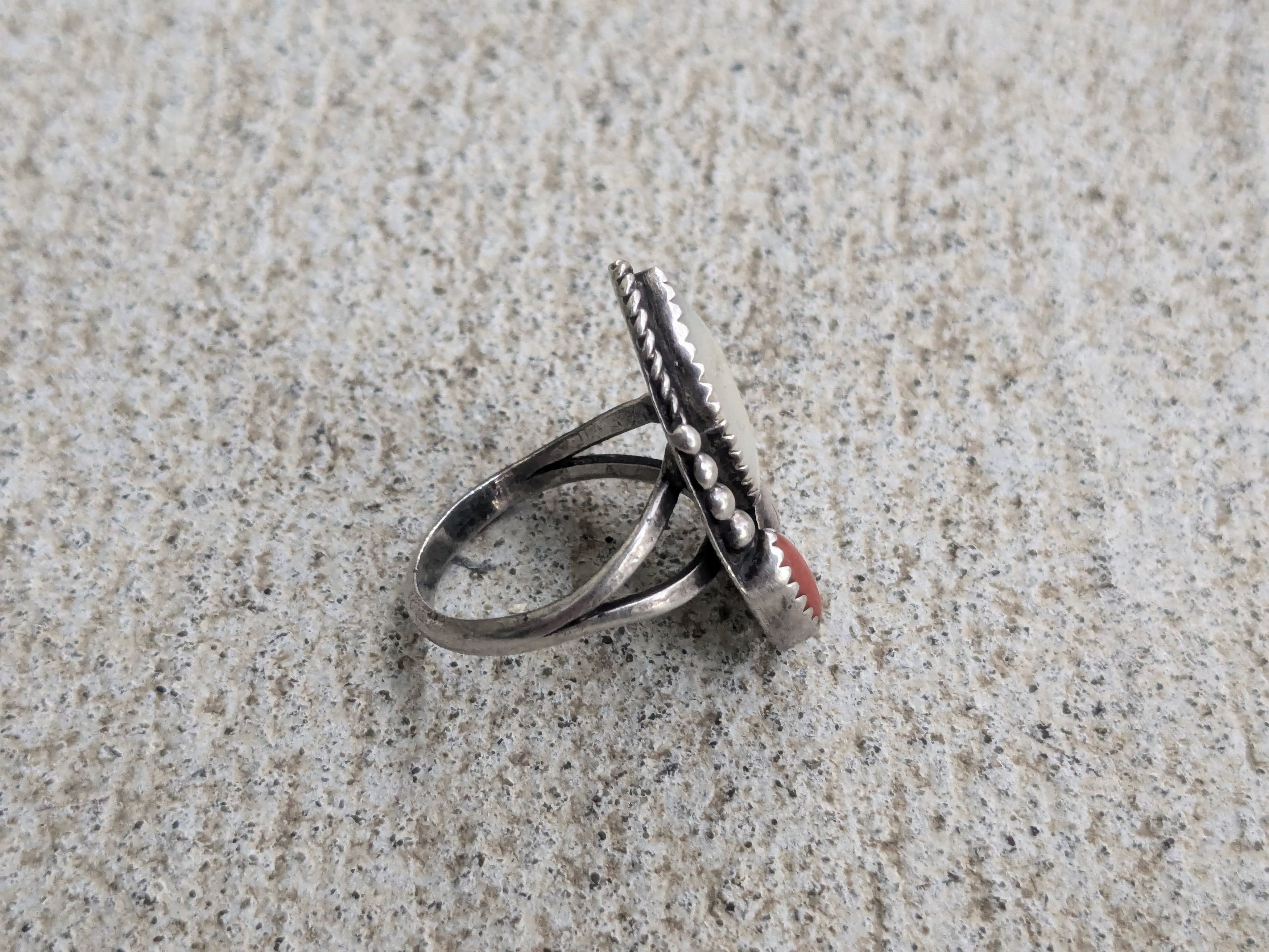 Jewelry × Sterling Silver Vintage Sterling Silver Ring MOP Coral 7.25 Native Size ONE SIZE - 4 Thumbnail