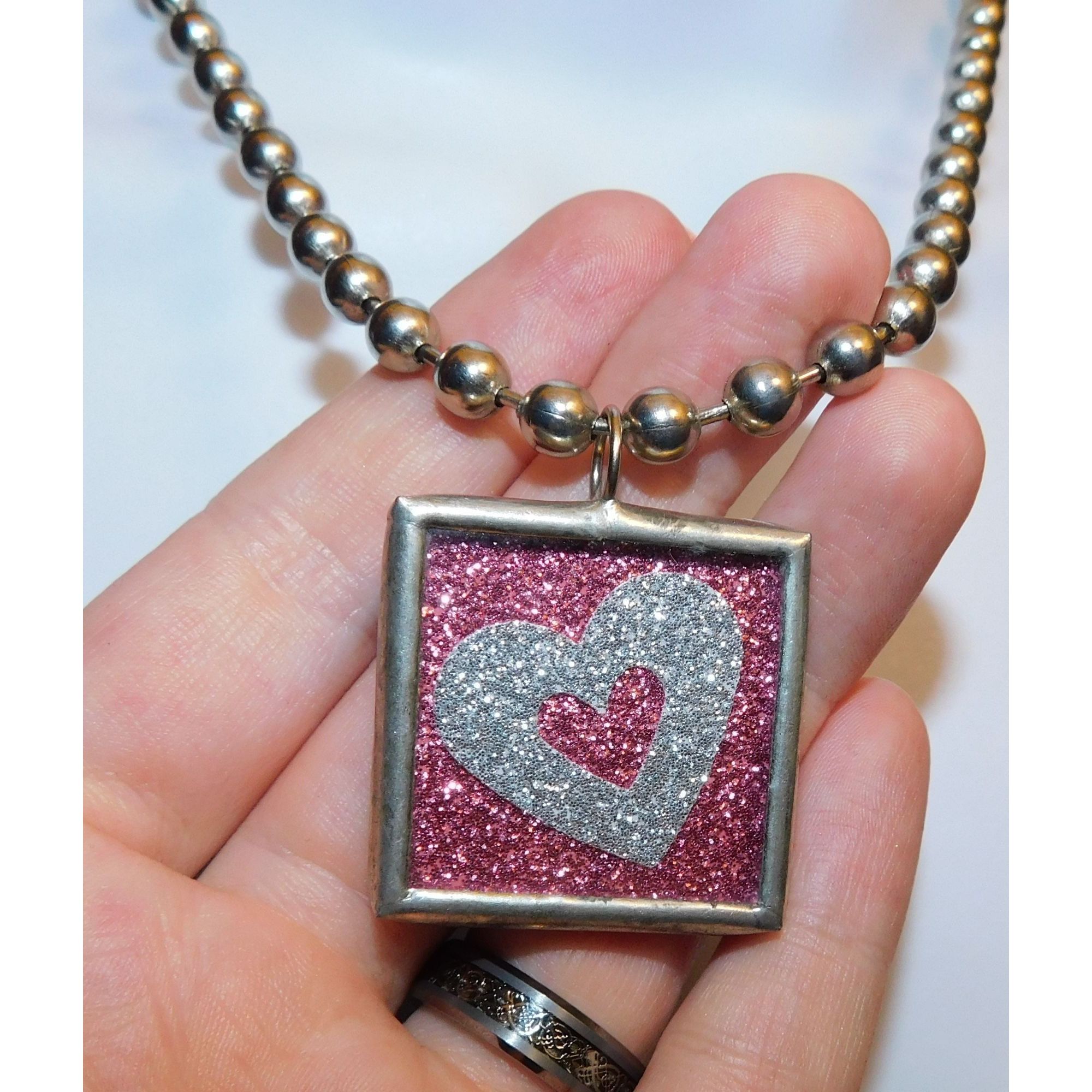 Other Coquette Pink And Silver Tone Glitter Kiss Heart Reversible Size ONE SIZE - 1 Thumbnail