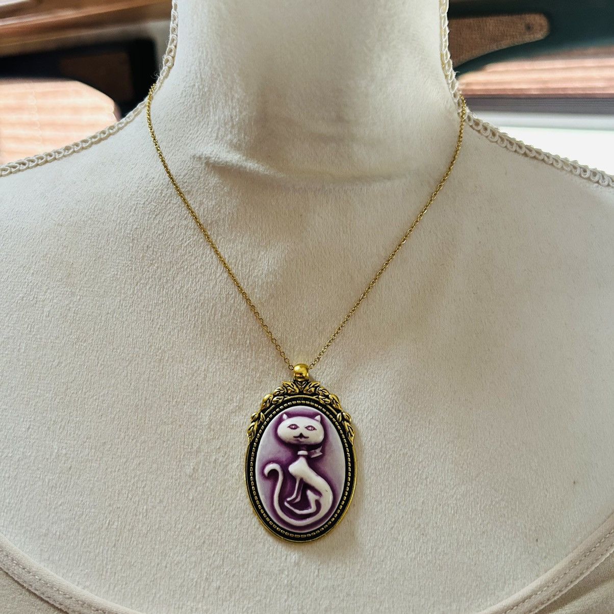 Handmade Handcrafted lilac sitting pretty kitty cat cameo necklace Size ONE SIZE - 3 Thumbnail