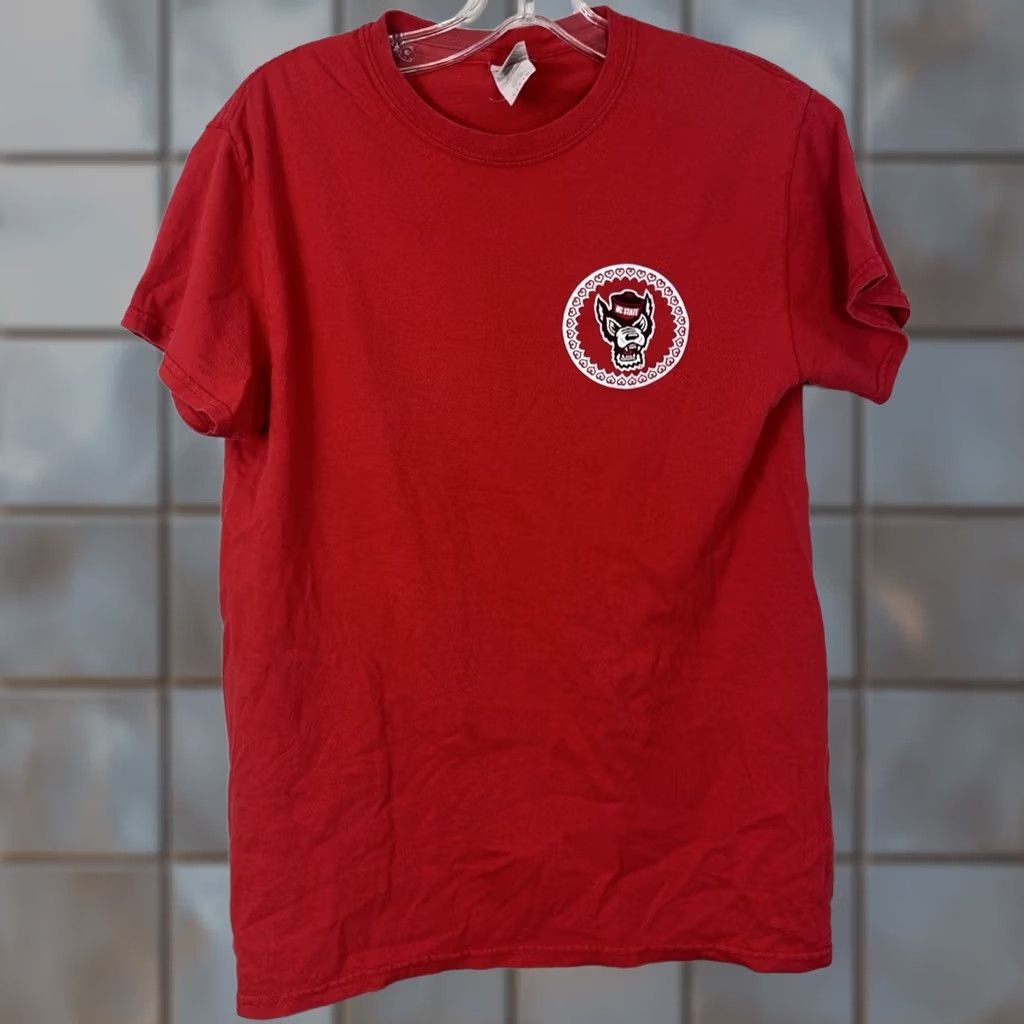 Gildan NC State Wolfpack Red Tee Shirt Men’s Small Hearts Logo Short Sleeve University Size US S / EU 44-46 / 1 - 1 Thumbnail