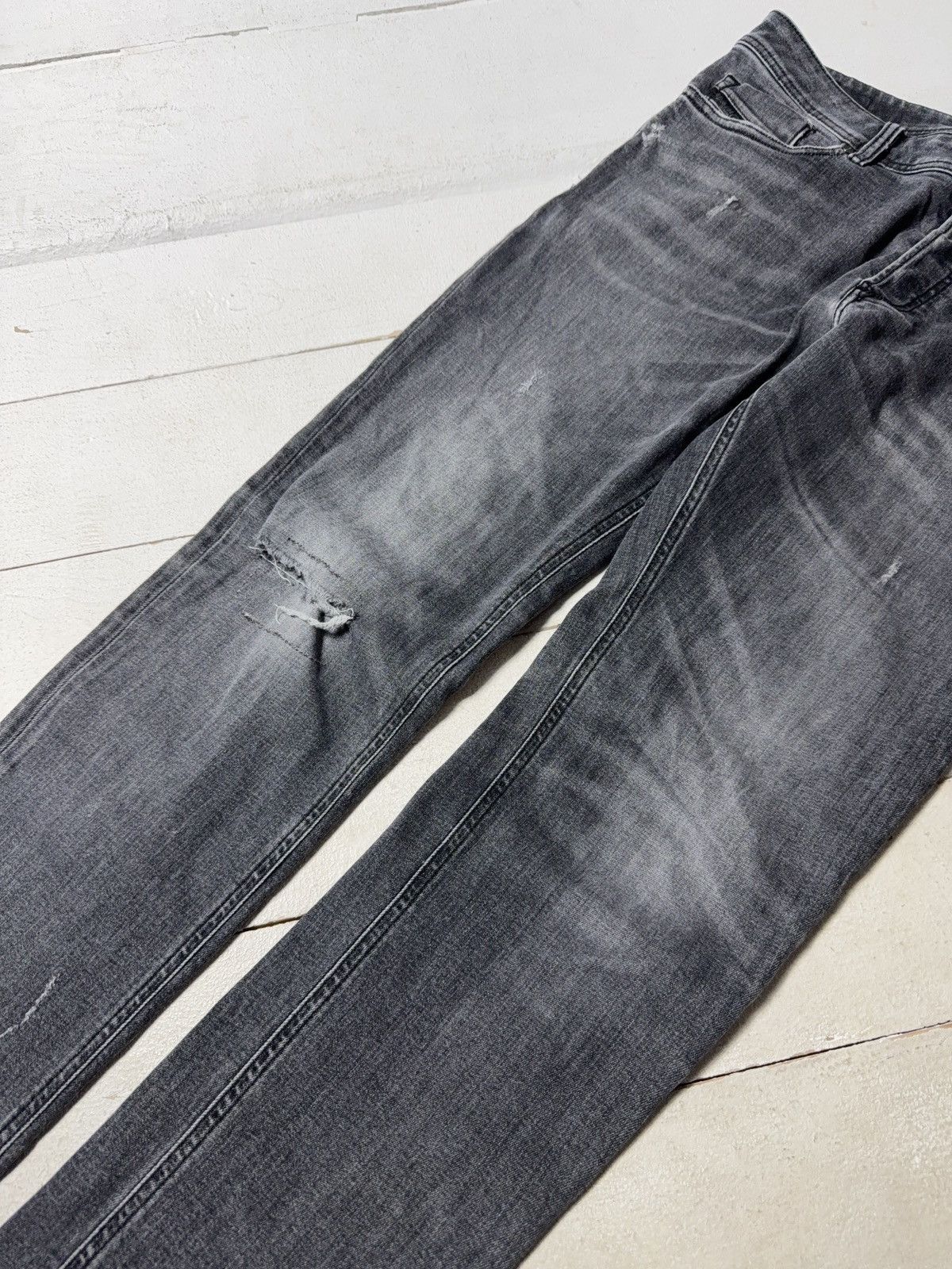 Diesel Luxury 00s Diesel Sleenker Grey Wash Skinny Jeans Knee Rip Size US 33 - 4 Thumbnail