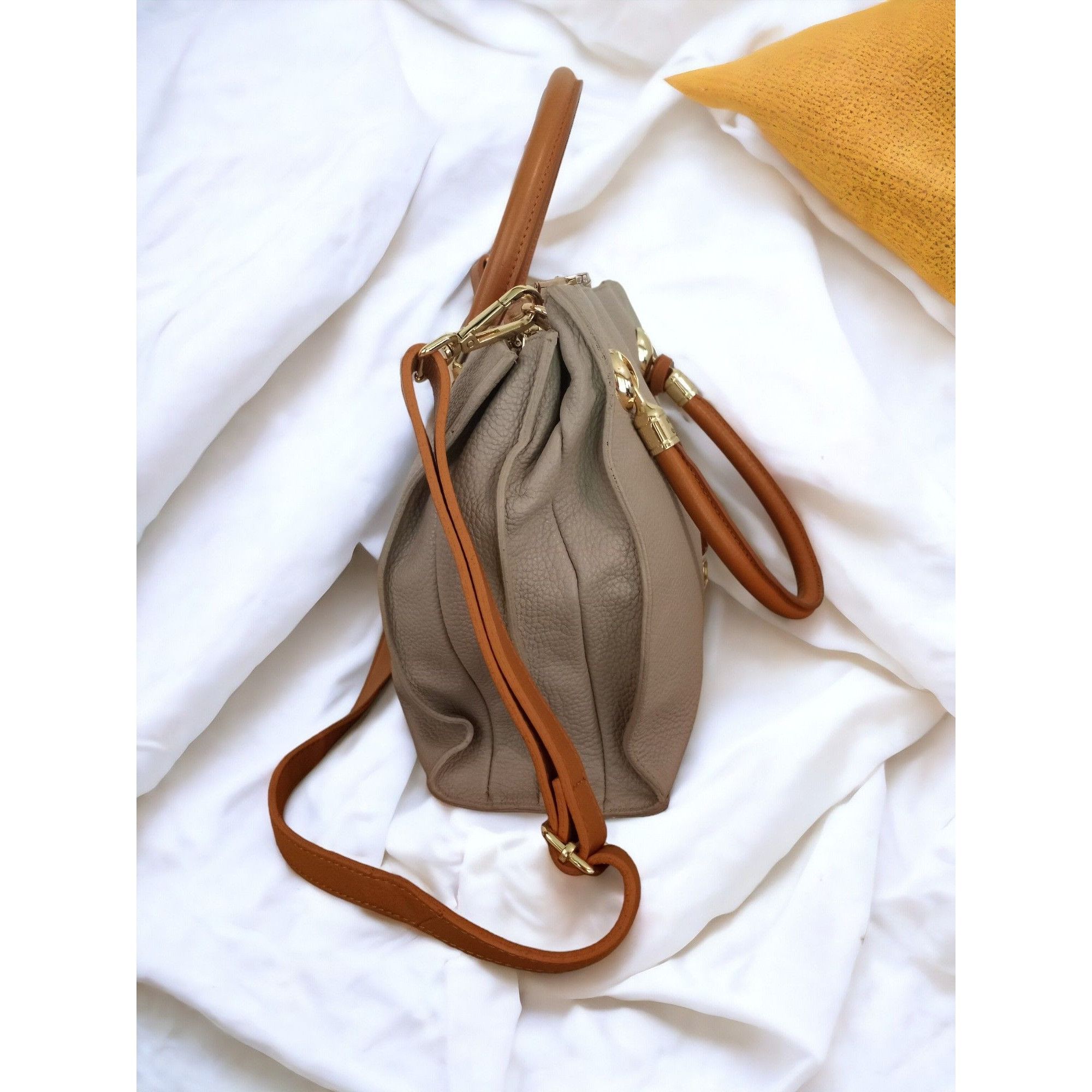 Designer Valentina Tradizone Italiana Beige Pebbled Leather Crossbody Size ONE SIZE - 3 Thumbnail