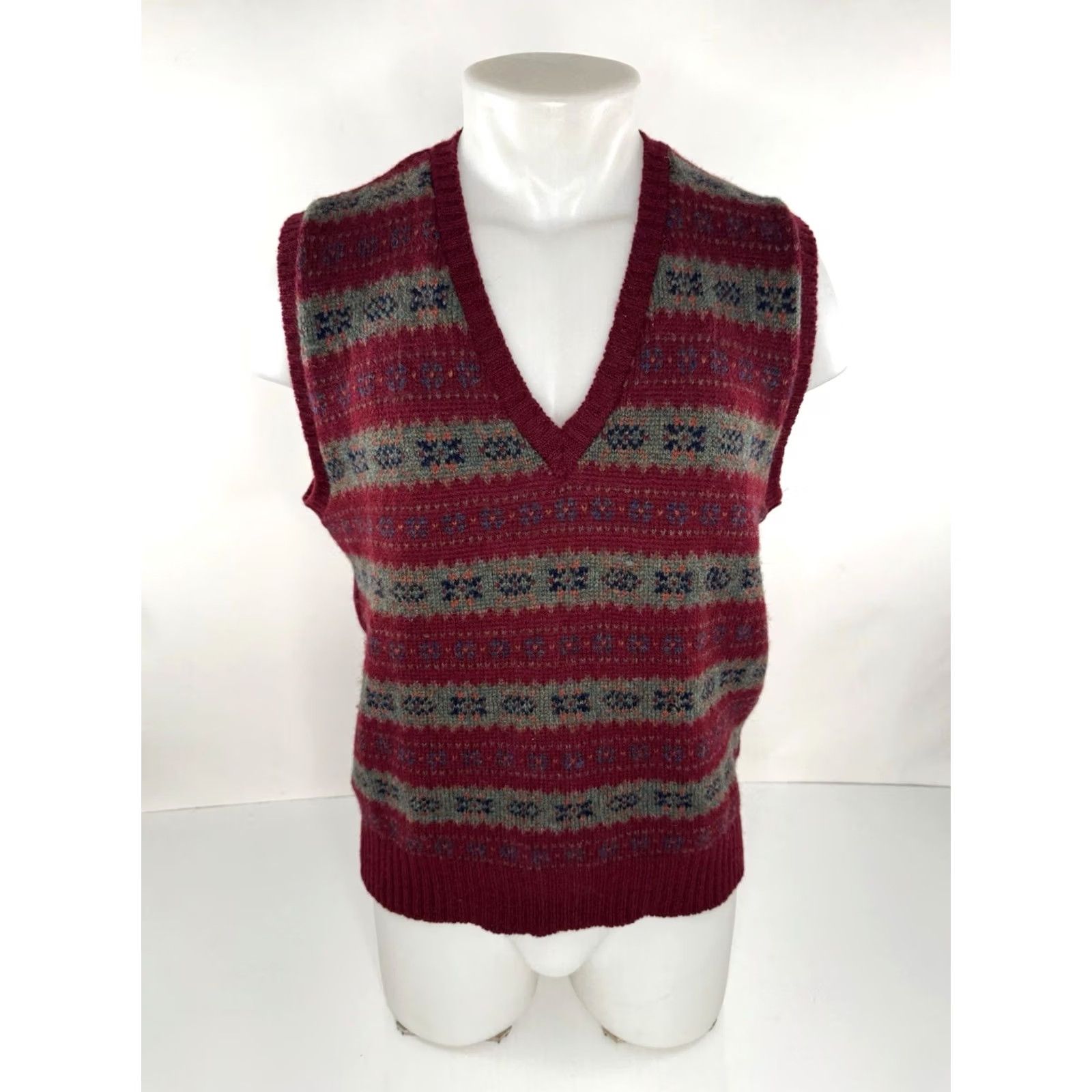 Vintage HUBERT WHITE / SCOTLAND Hand Loom Knit Ultra Rare Wool M Vintage Sweater Vest Knit Wool Red Vest Mens M Regular Size Size US M / EU 48-50 / 2 - 2 Thumbnail
