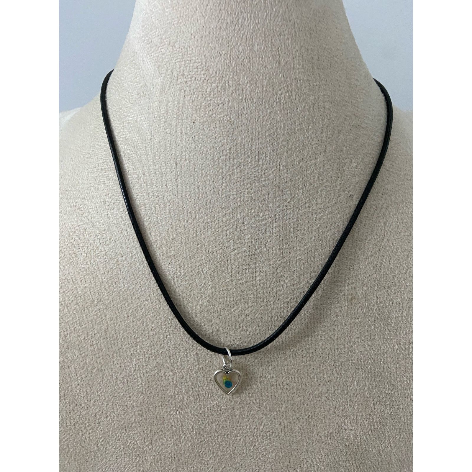 Handmade clear heart pendant necklace Size ONE SIZE - 1 Thumbnail