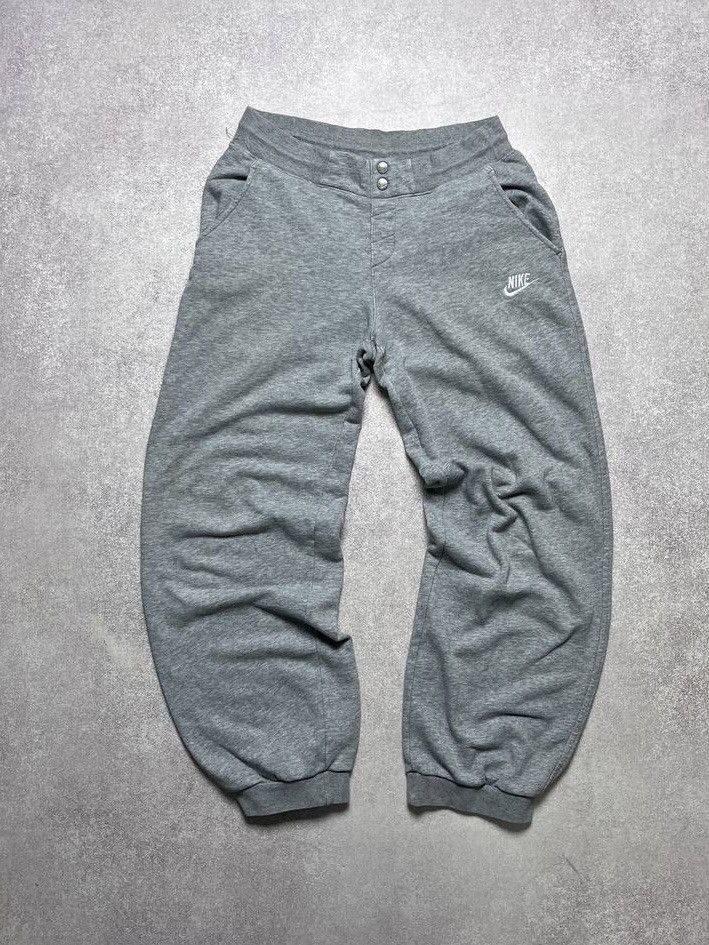 Nike Vintage Nike Swoosh Baggy Trackpants Y2K M Size US 32 / EU 48 - 1 Thumbnail