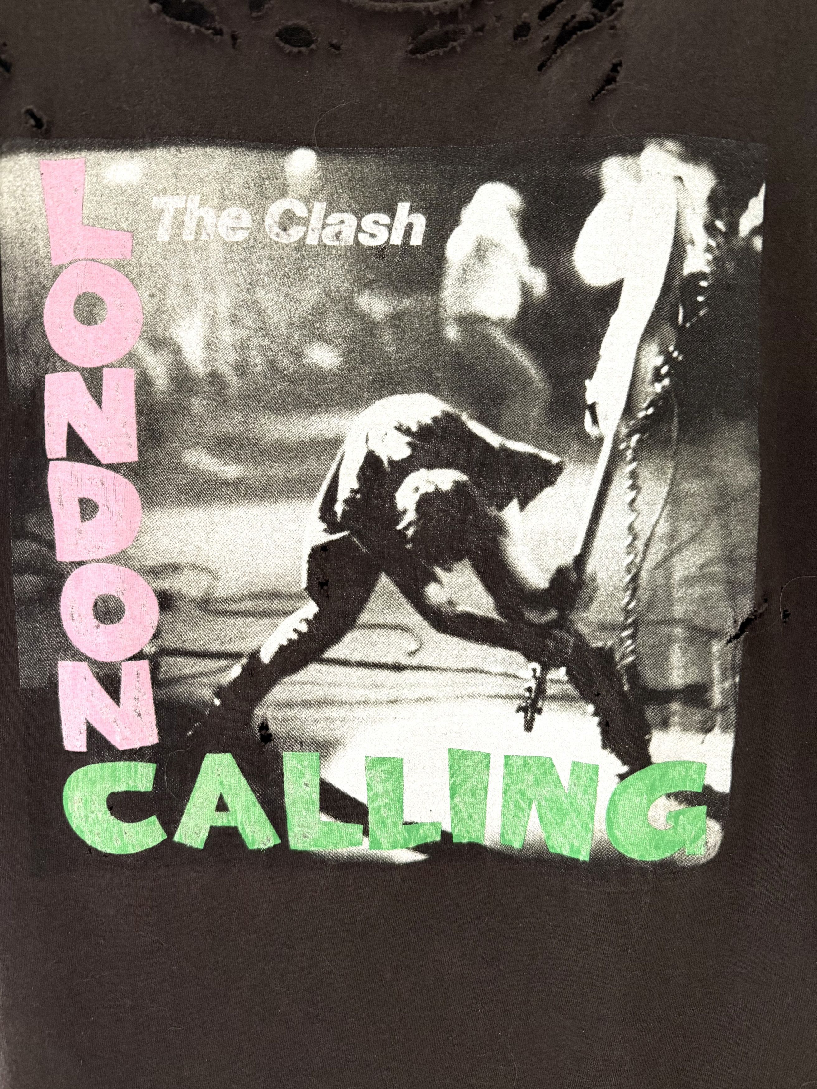 Vintage Distressed The Clash T-Shirt, Grunge / Thrashed (Large) Size US L / EU 52-54 / 3 - 3 Thumbnail