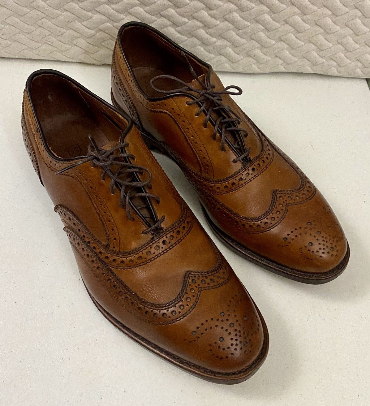 Allen Edmonds Allen Edmonds 🇺🇸 McAllister Wing-Tip Oxford Walnut 11 EE VGC Size US 11 / EU 44 - 14 Thumbnail