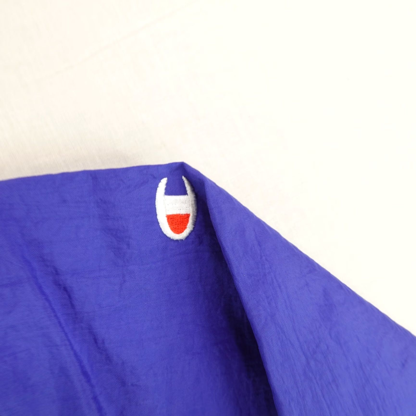 Champion VINTAGE Champion Reno Huskies Jacket Mens XL Blue Windbreaker Quilted 90s Football Logo Zip Hooded Full Zip Lined Windproof Pockets Casual Travel Size US XL / EU 56 / 4 - 4 Thumbnail