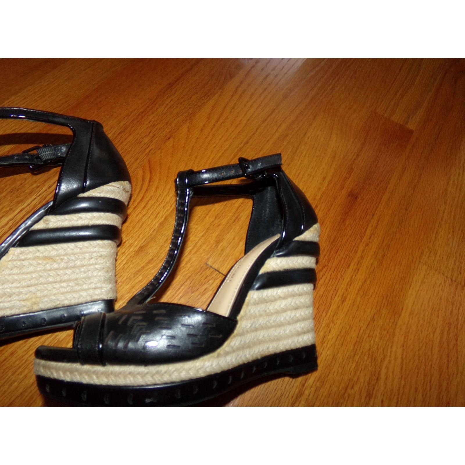 Gianni Valentino Gianni Bini black leather high wedge t strap sandals 7M Size US 7 / IT 37 - 4 Thumbnail