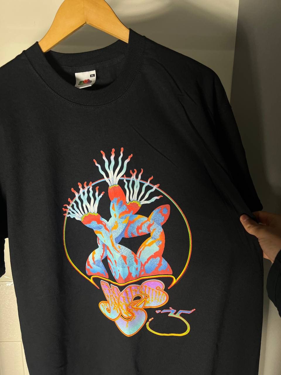 Band Tees VINTAGE YES WORLD TOUR ROCK T-SHIRT METAL PUNK ALBUM Y2K 90s Size US XL / EU 56 / 4 - 7 Thumbnail