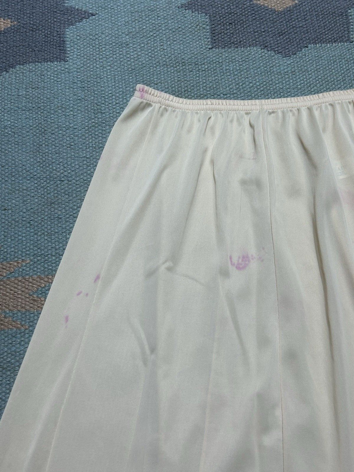 Vintage vanity fair slip skirt nylon silky lace trim lingerie medium Size 28" / US 6 / IT 42 - 6 Thumbnail