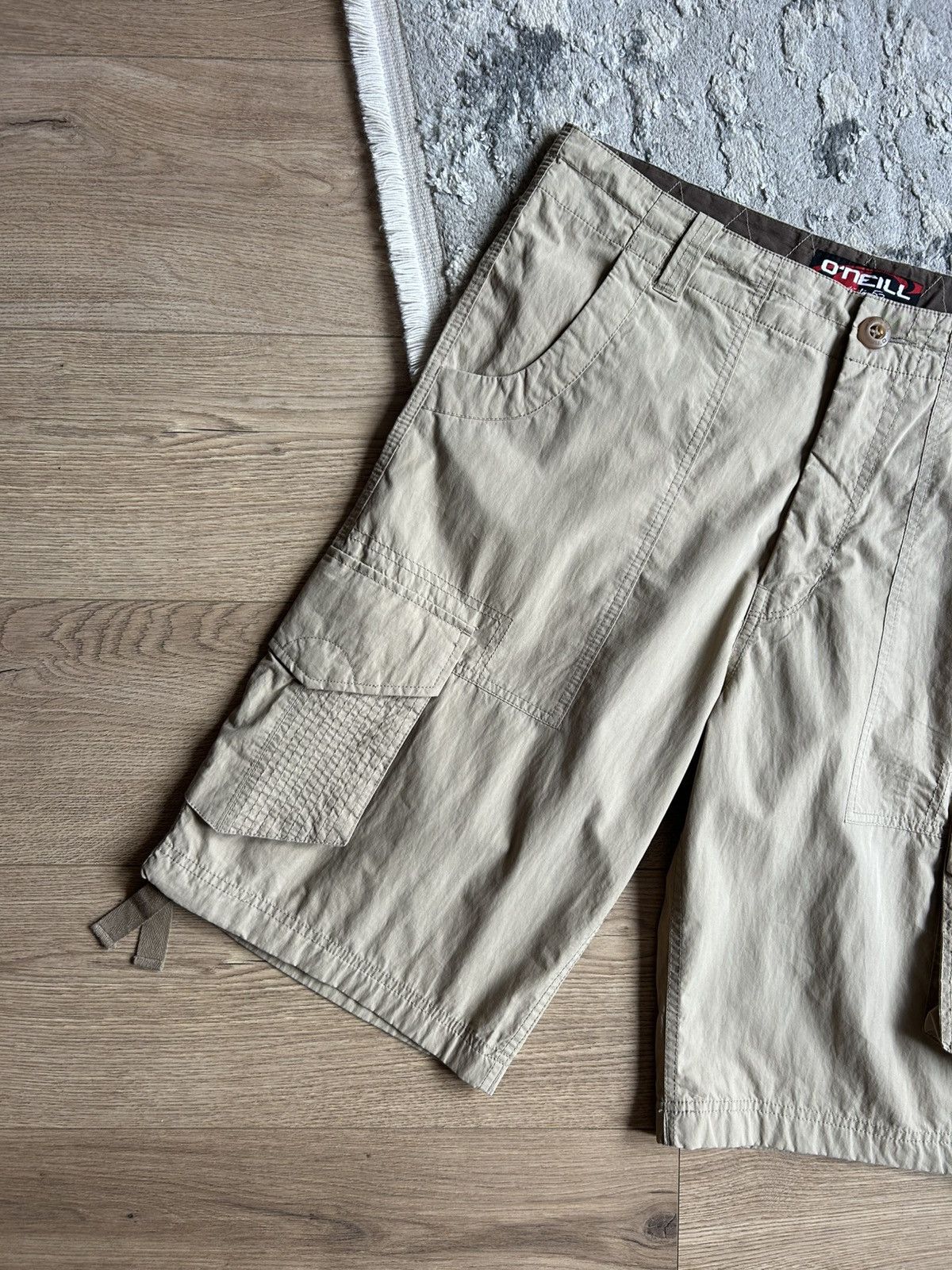 O'Neill O'neill Vintage 2000's big skull print Y2K man's shorts Size US 34 / EU 50 - 6 Thumbnail