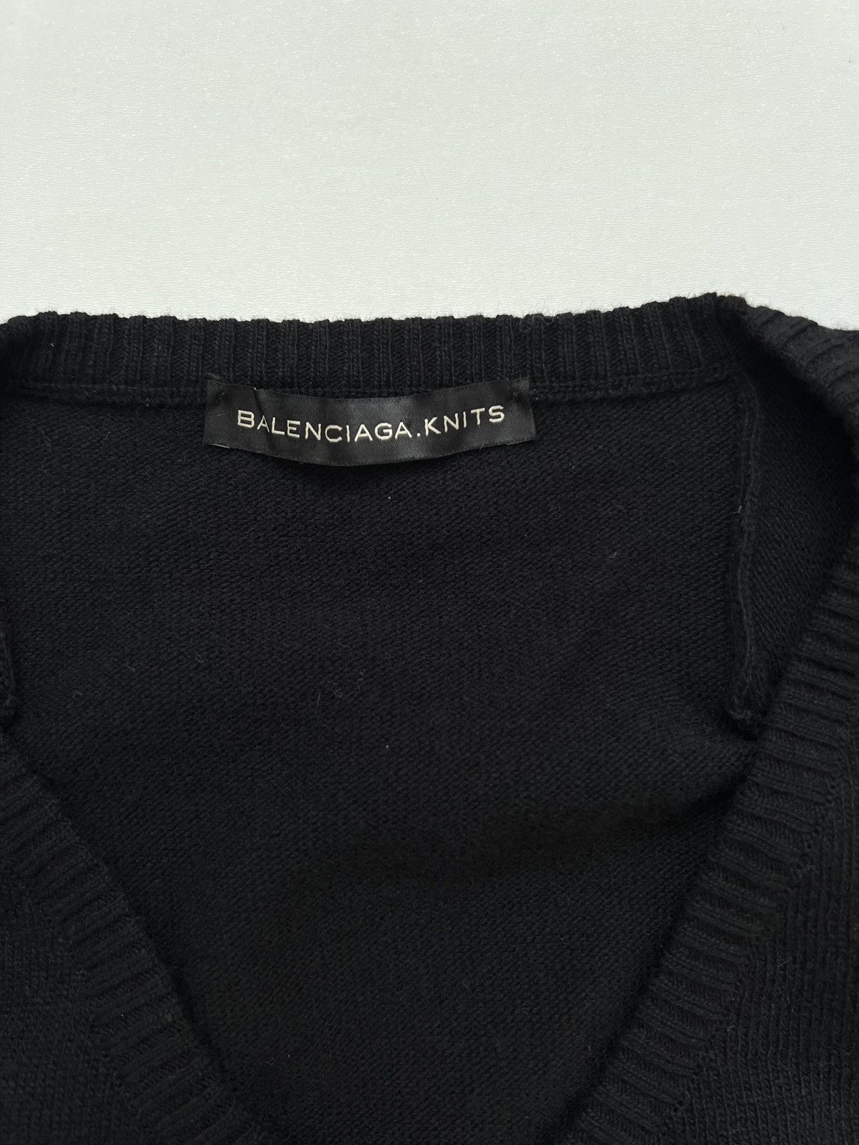 Balenciaga Balenciaga Paris F/W08 German Shepherd Embroidered V Sweater Size M / US 6-8 / IT 42-44 - 5 Thumbnail