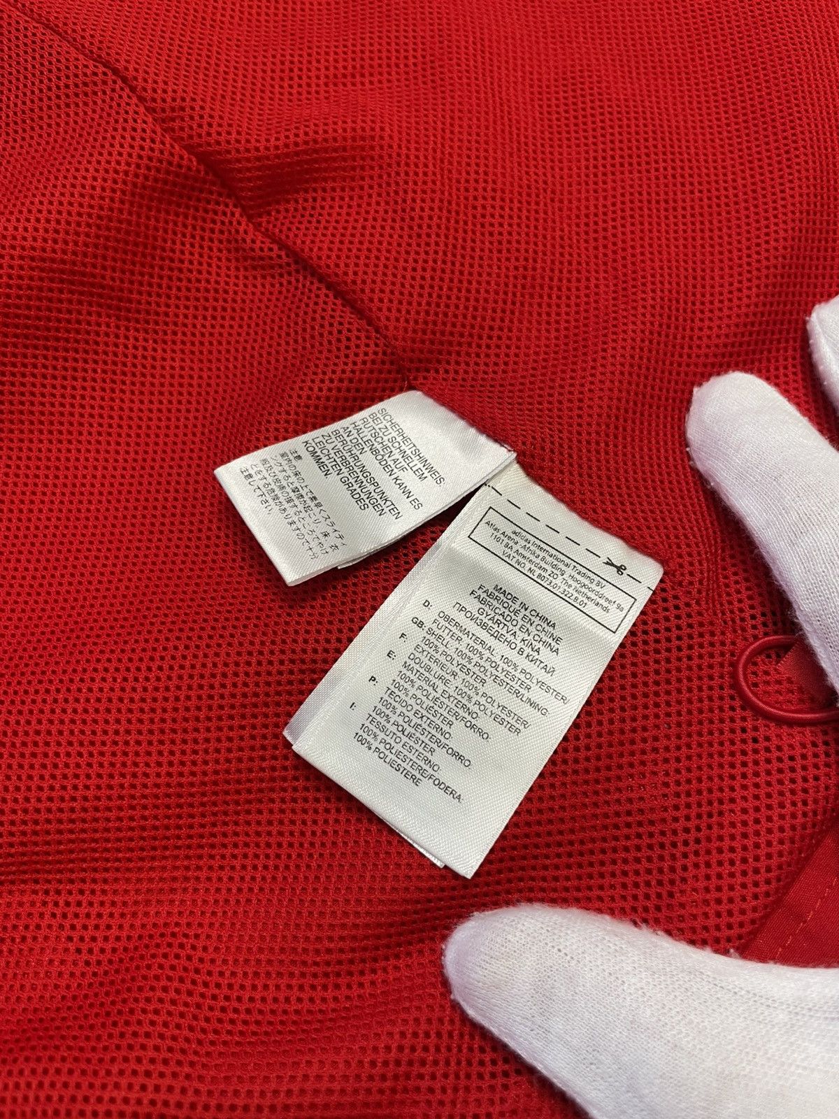 Vintage Vintage Adidas Liverpool 2010 Nylon Football Track Jacket Size US S / EU 44-46 / 1 - 7 Thumbnail