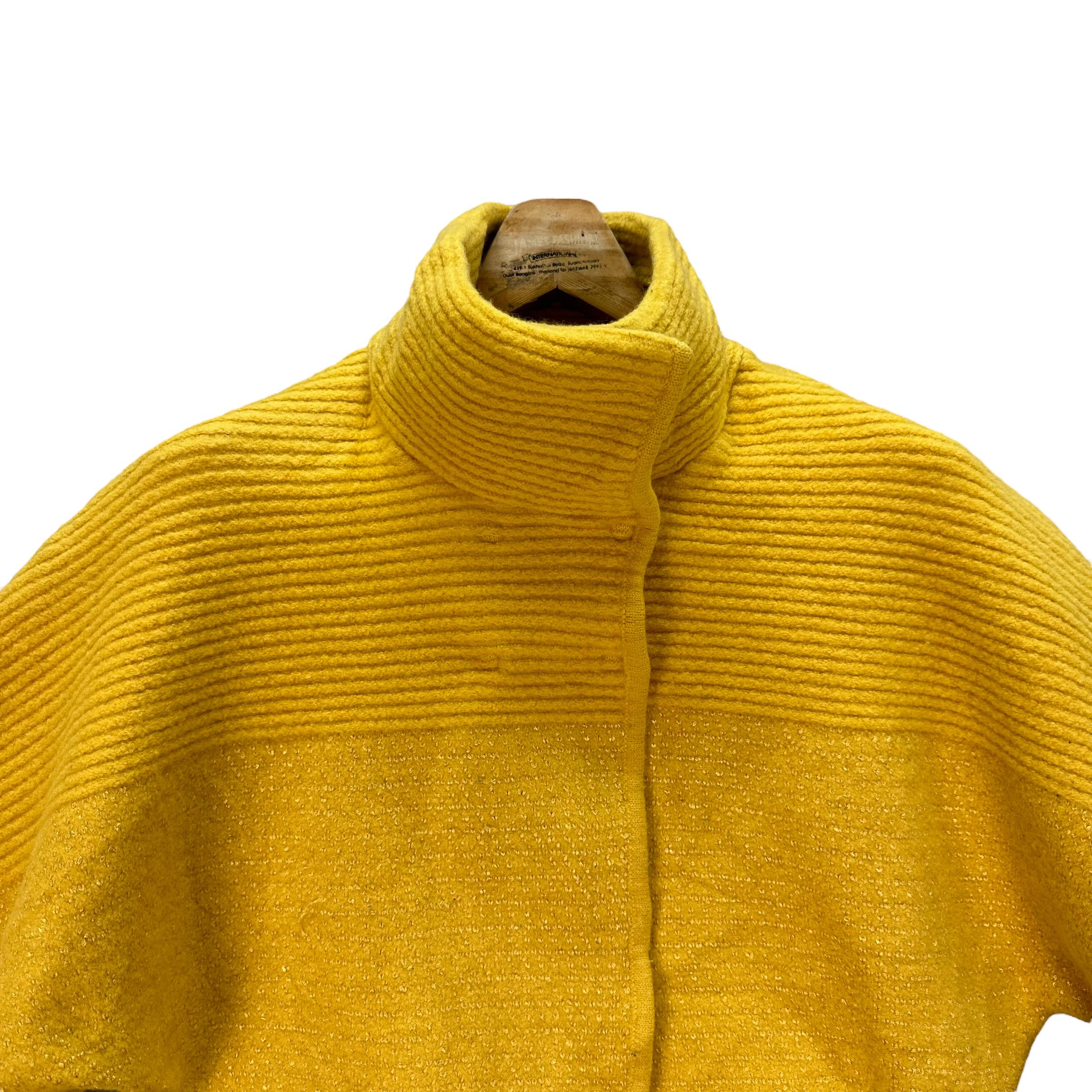 Emporio Armani EMPORIO ARMANI VERY NICE DESIGN CROP JACKET #8303-002 Size M / US 6-8 / IT 42-44 - 2 Thumbnail