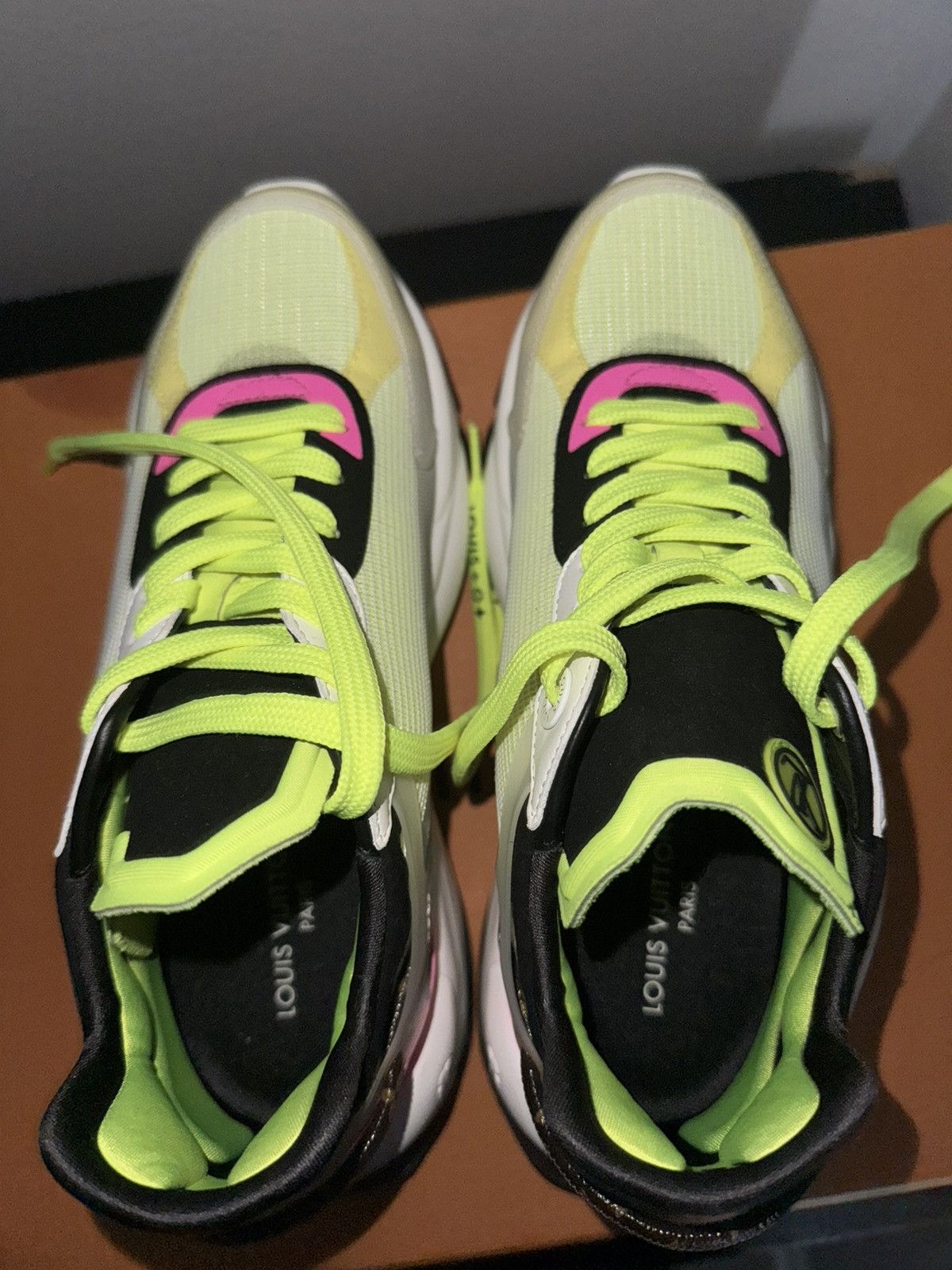Louis Vuitton loui vuitton run 55 white neon Size US 6 / IT 36 - 5 Thumbnail