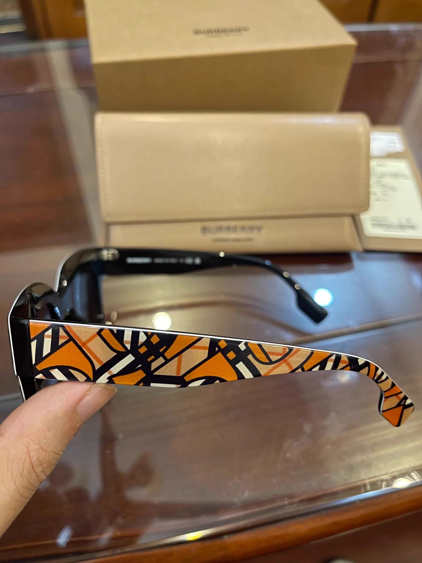Burberry Burberry Oversized Limited Pattern Sunglasses New with Case Size ONE SIZE - 3 Thumbnail